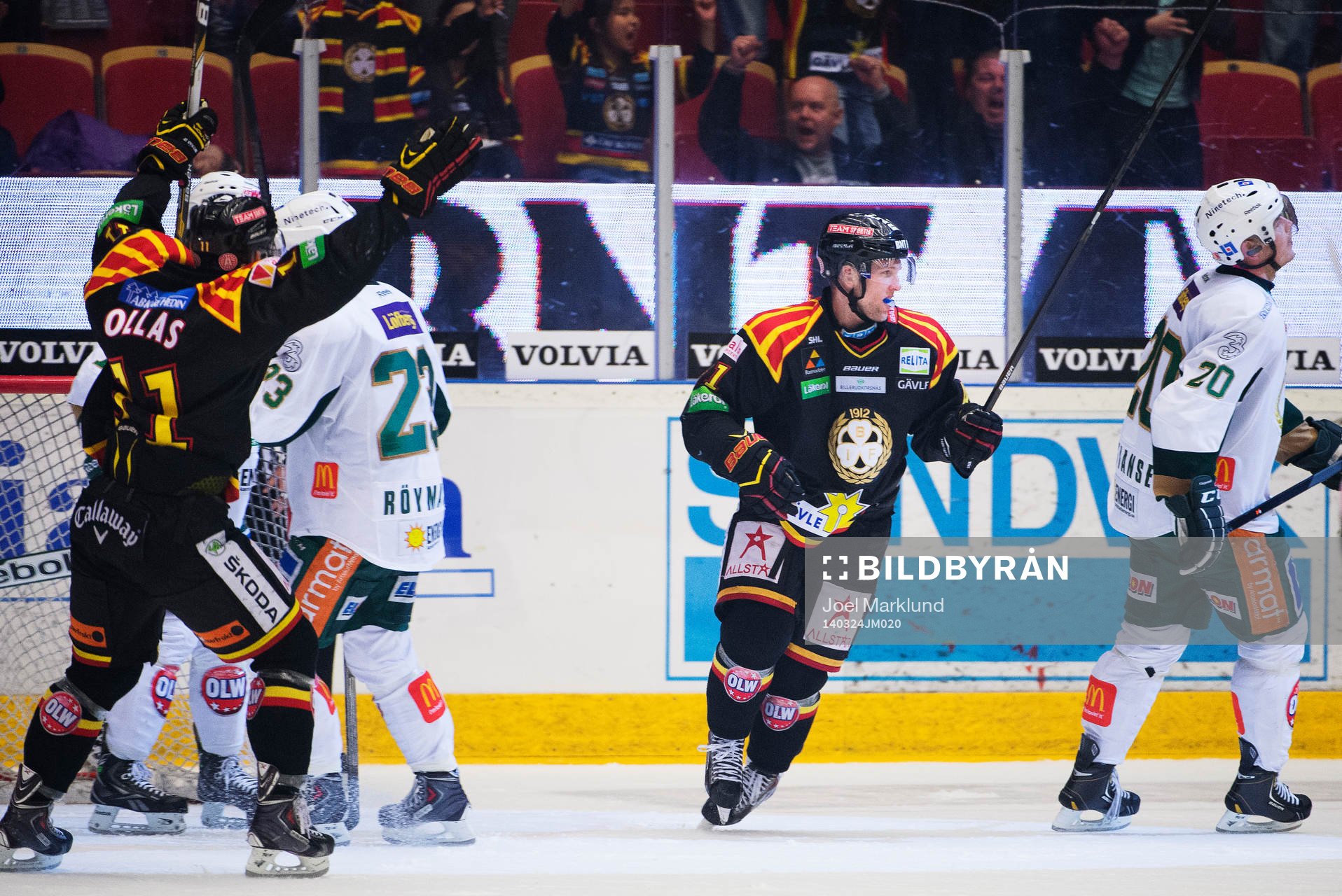 Brynäs Jesper Ollas och Greg Scott jublar