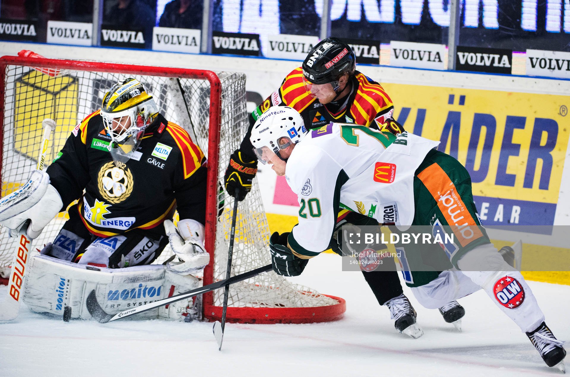 Färjestads Anders Bastiansen oroar framför Brynäs