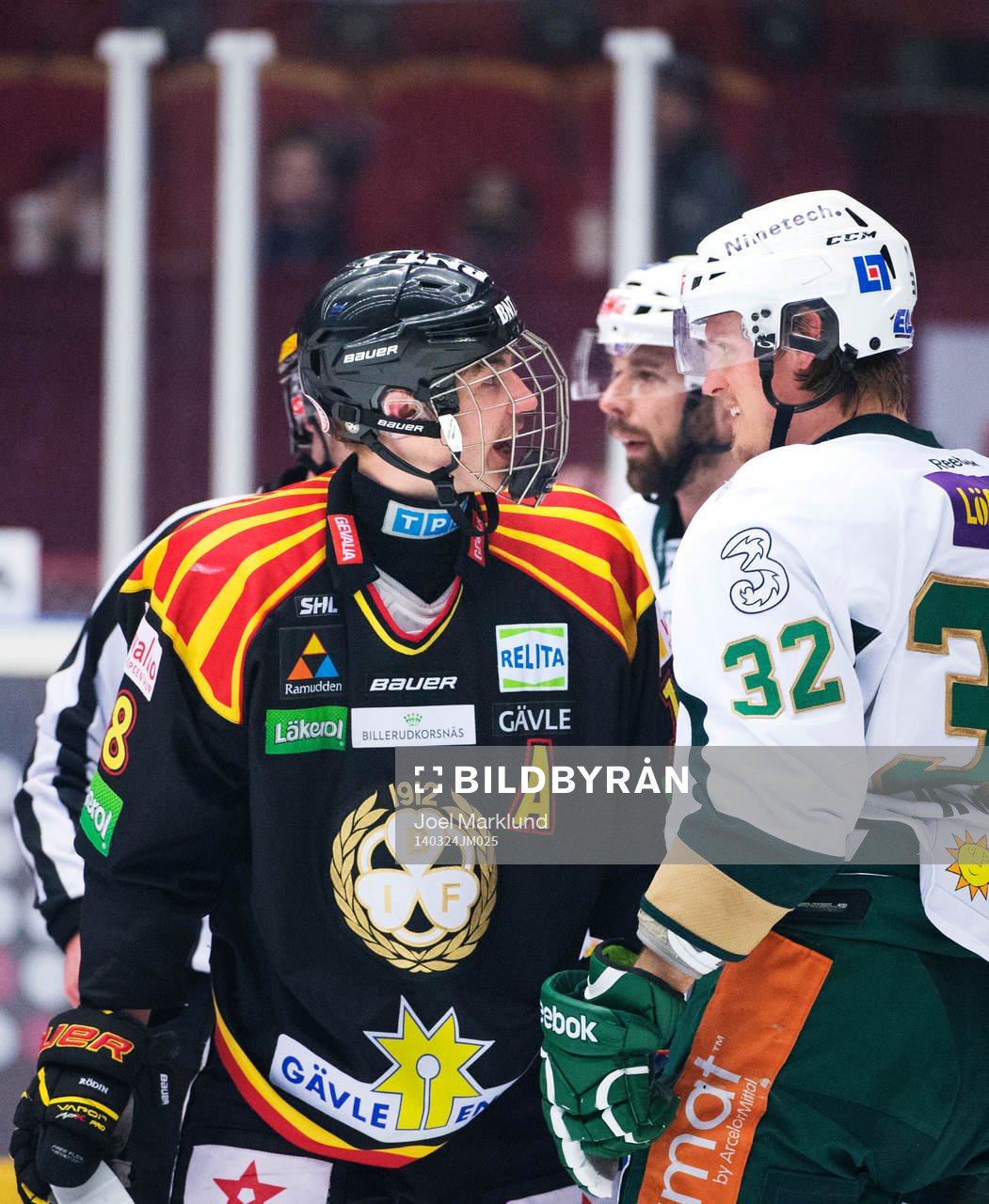 Brynäs Anton Rödin i bråk med Färjestads Magnus Nygren