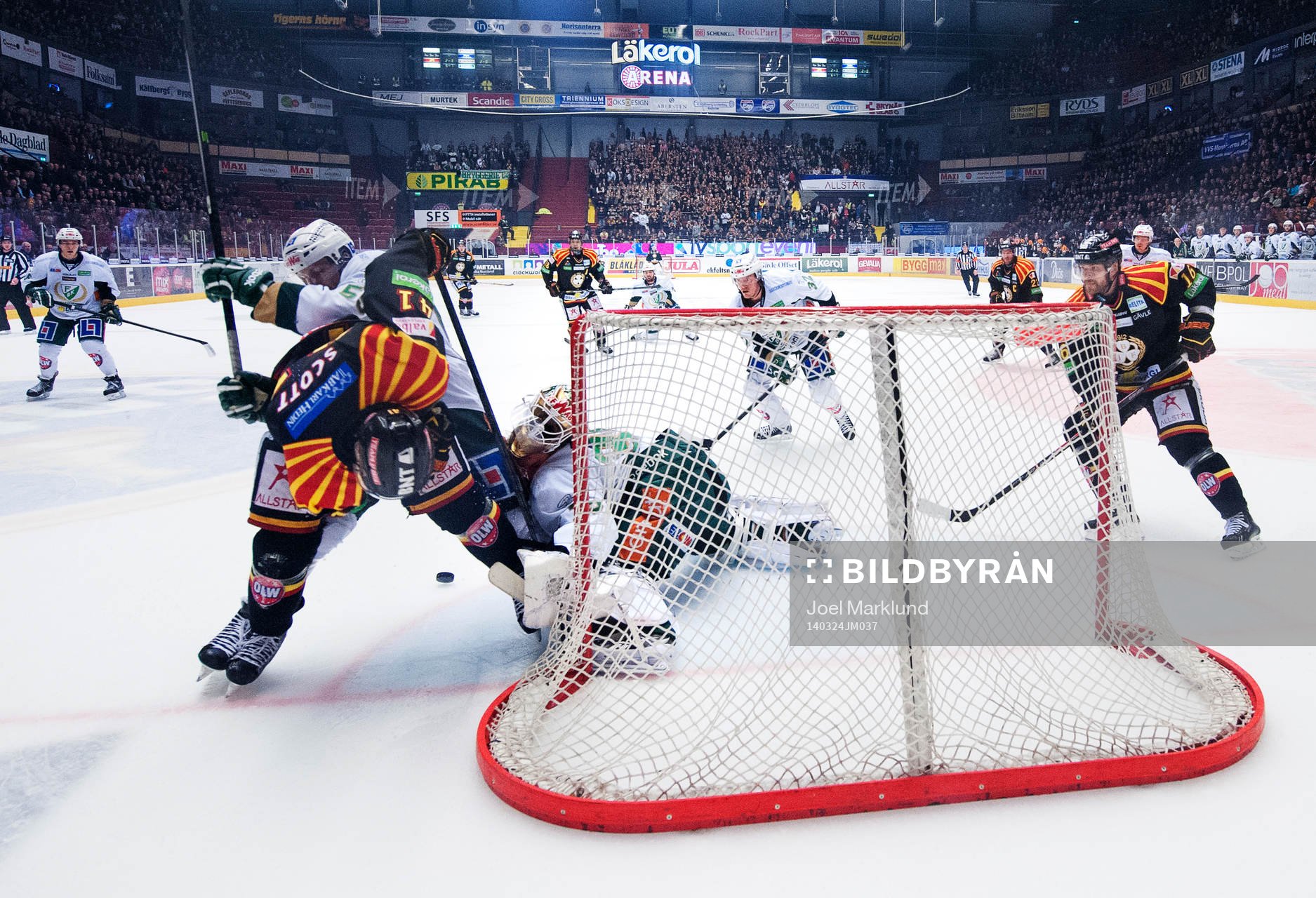 Brynäs Greg Scott och Färjestads Ole-Kristian Tollefsen