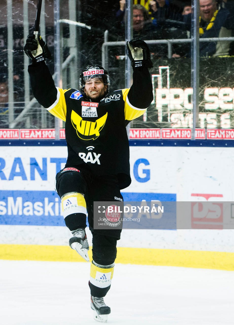 Västerås Evan McGrath  jublar