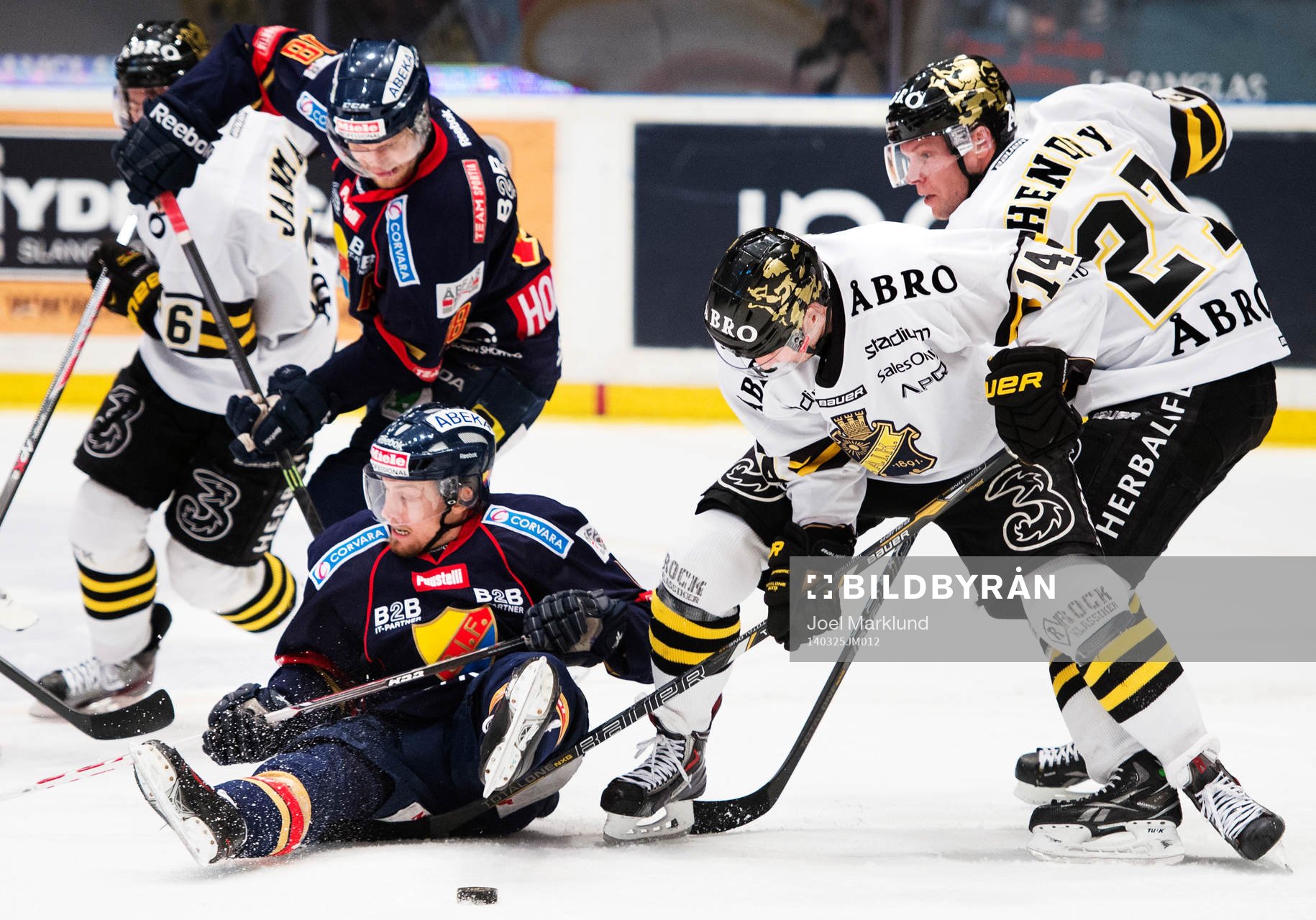 s Mark Hurtubise och Jordan Hendry