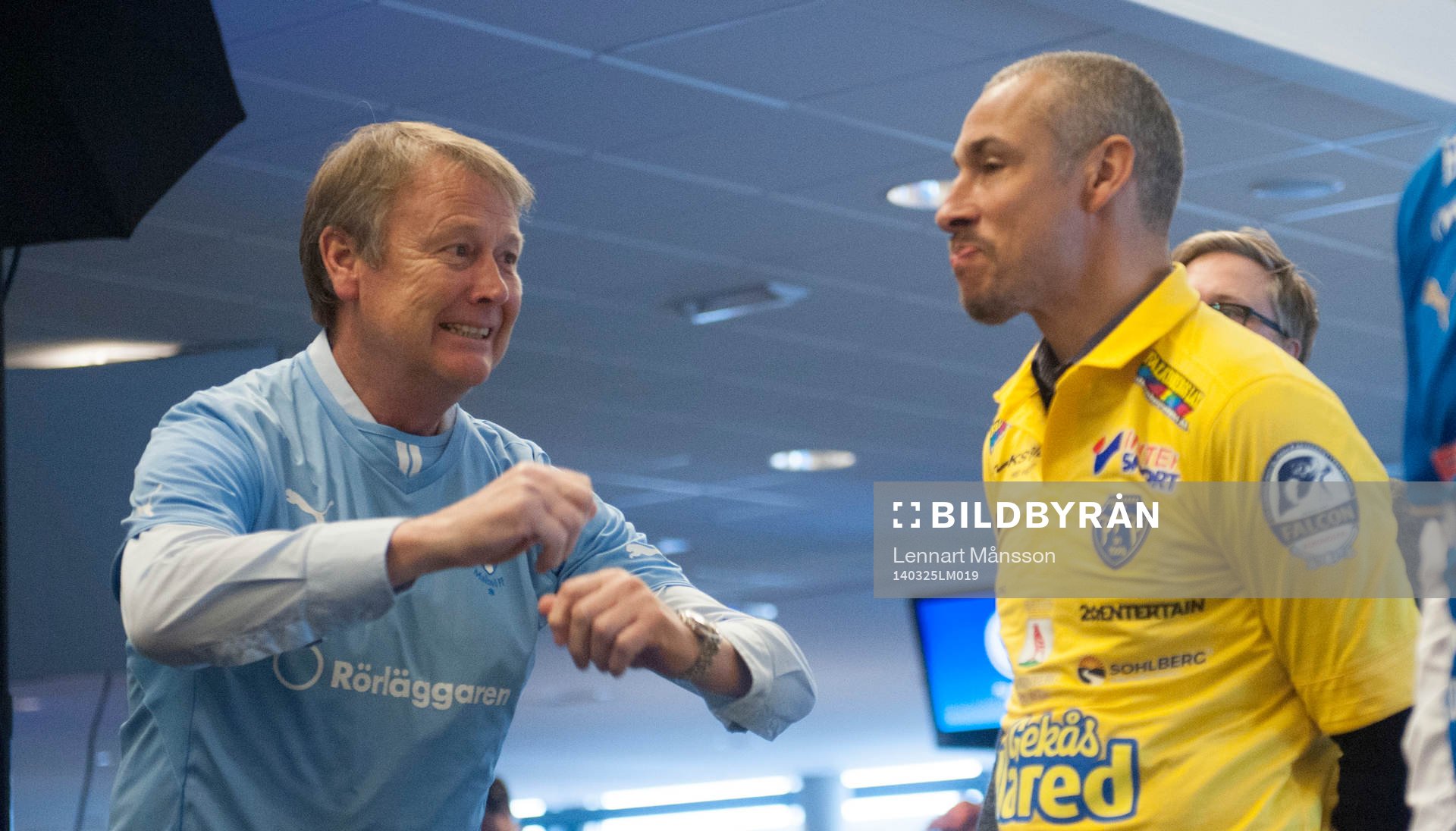 Malmö FF tränare Åge Hareide samtalar med