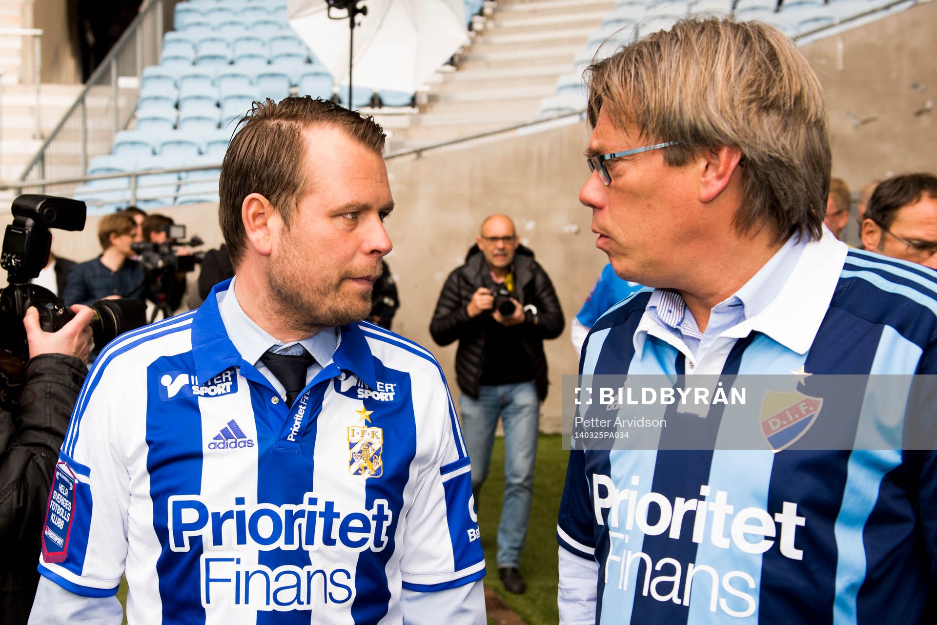 Göteborgs tränare Mikael Stahre samtalar med Djurgårdens