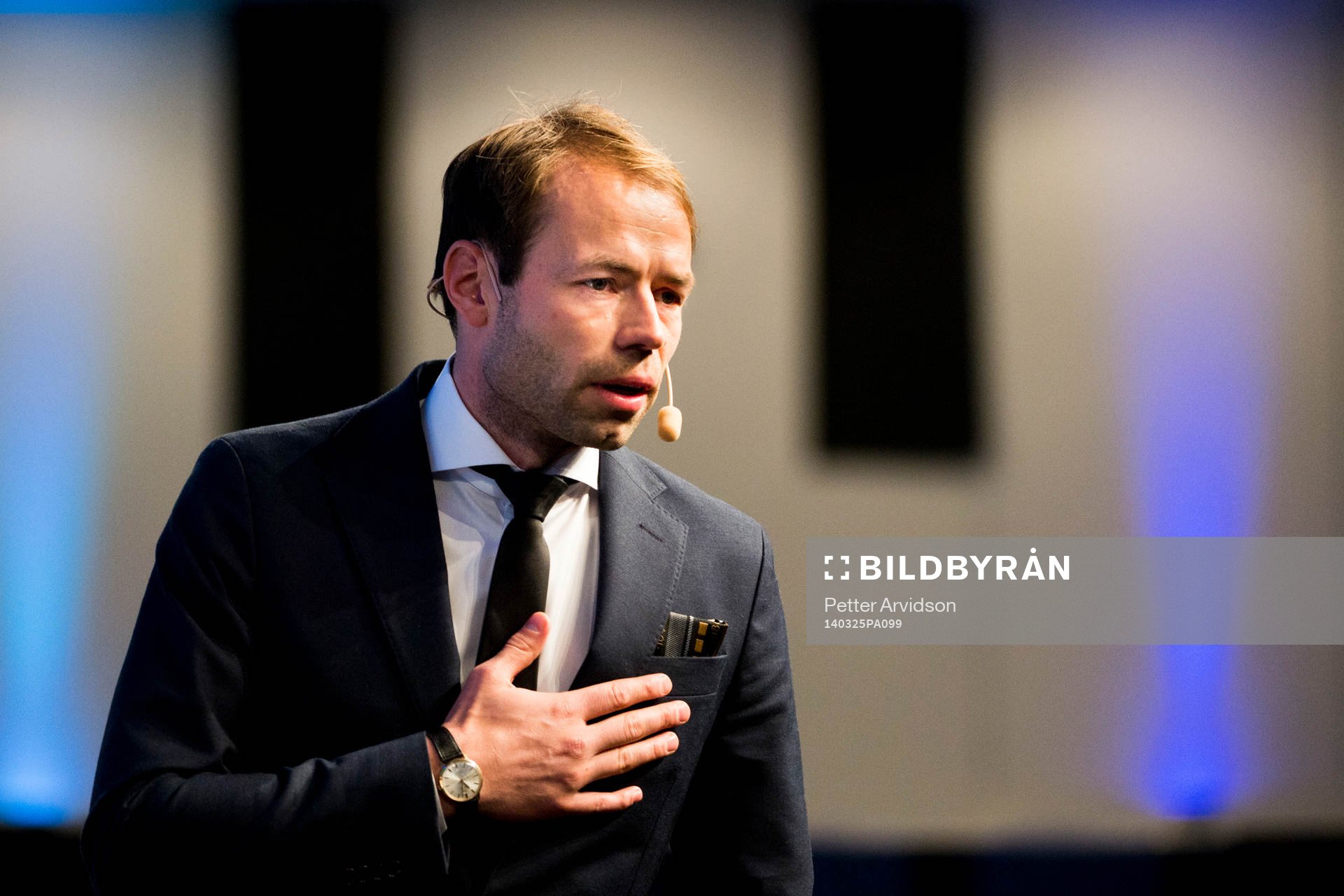 AIKs tränare Andreas Alm tackar för allt stöd klubben