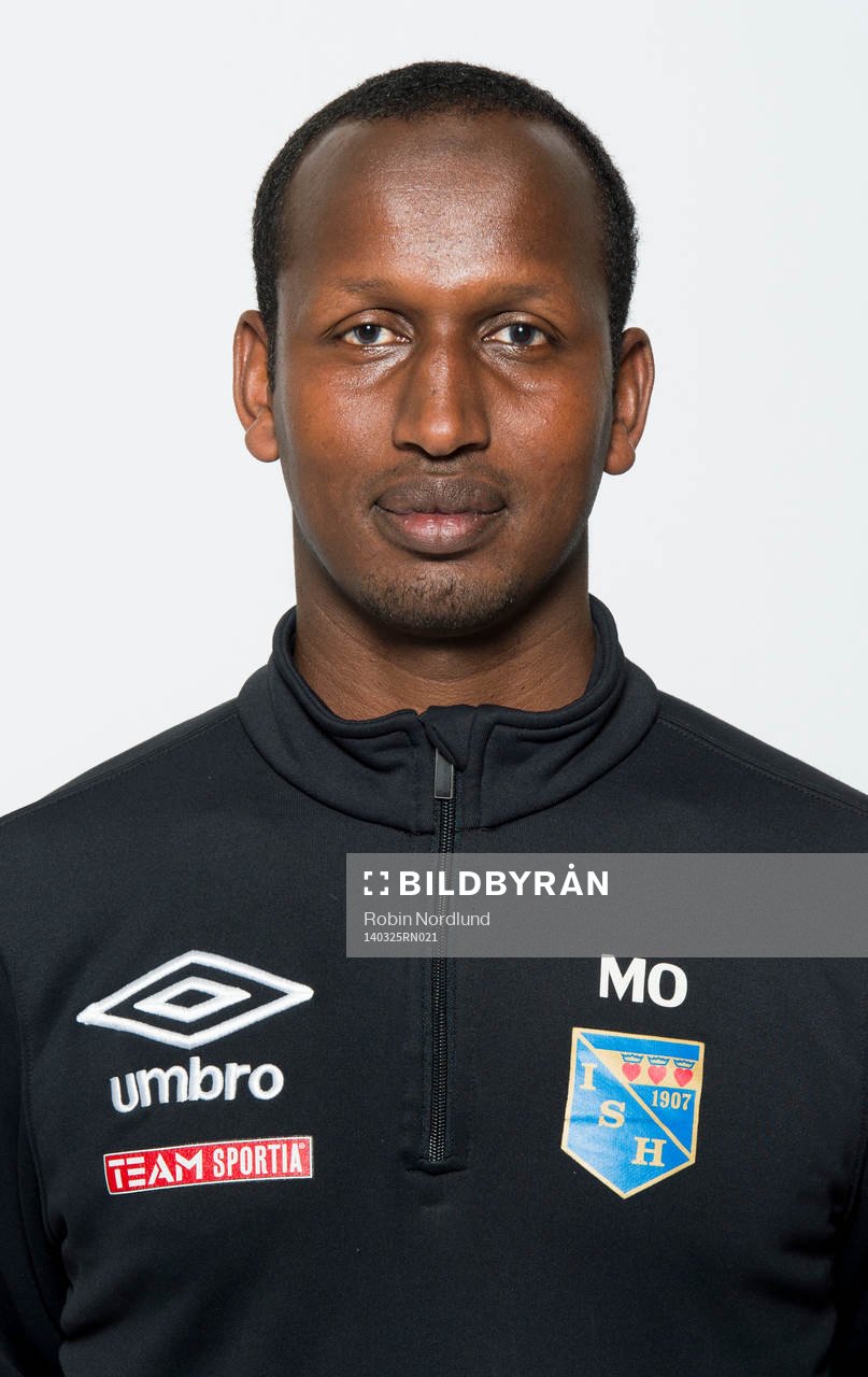 Mohamed Omar Jama, assisterande tränare, Halmia, poserar för ett porträtt den 25 mars 2014 i Halmstad.