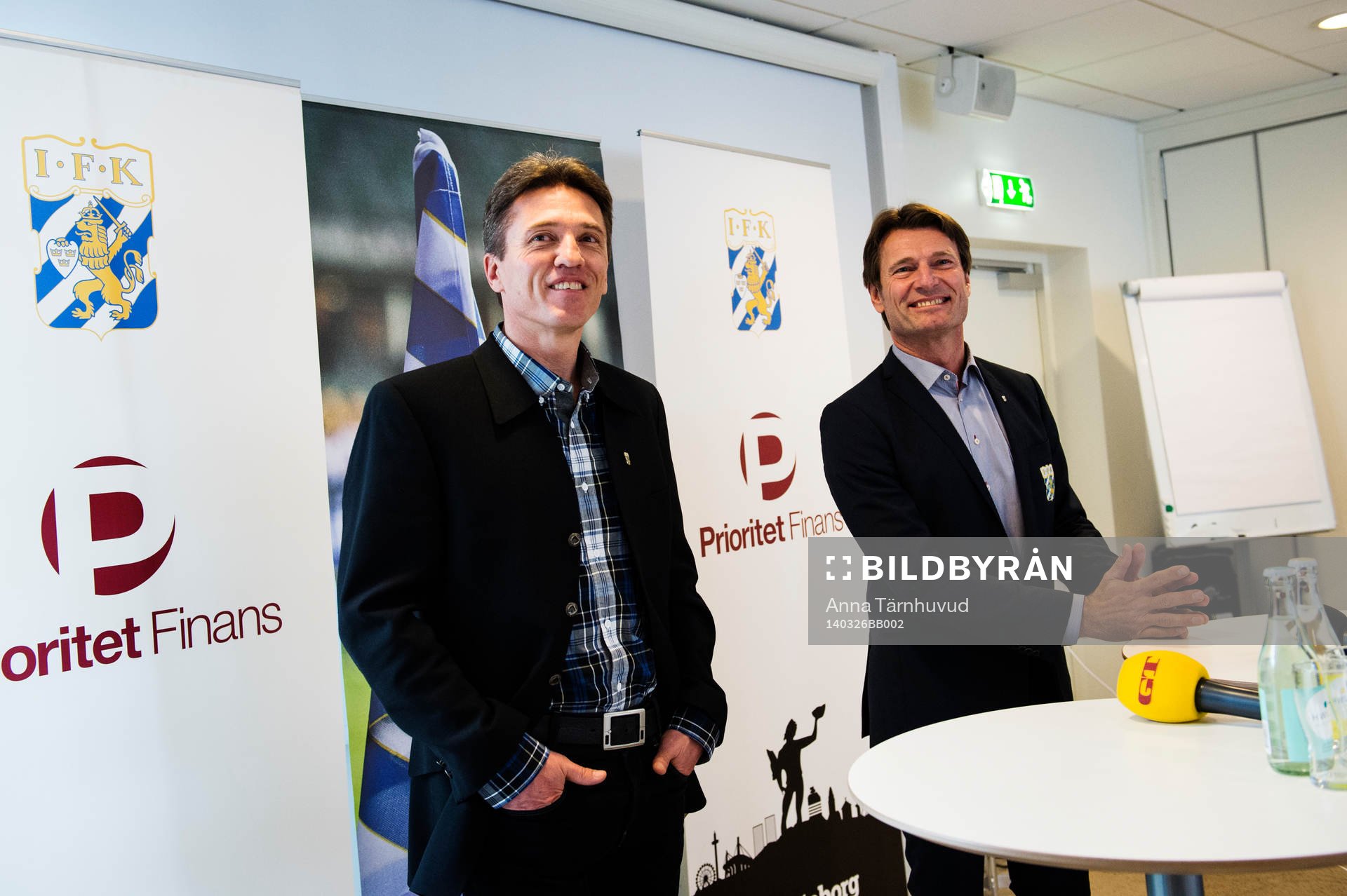 Klubbdirektör Martin Kurzwelli presenterar Mats Gren som