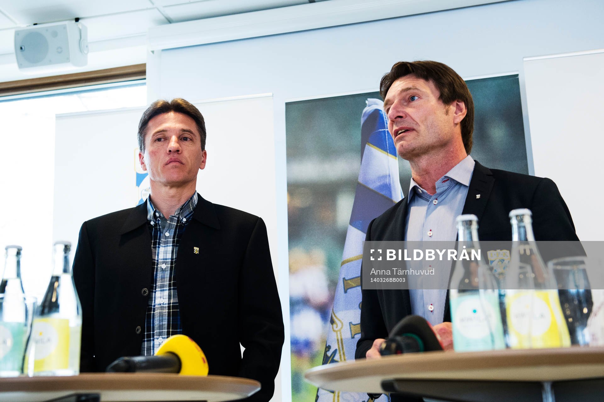Klubbdirektör Martin Kurzwelli presenterar Mats Gren som