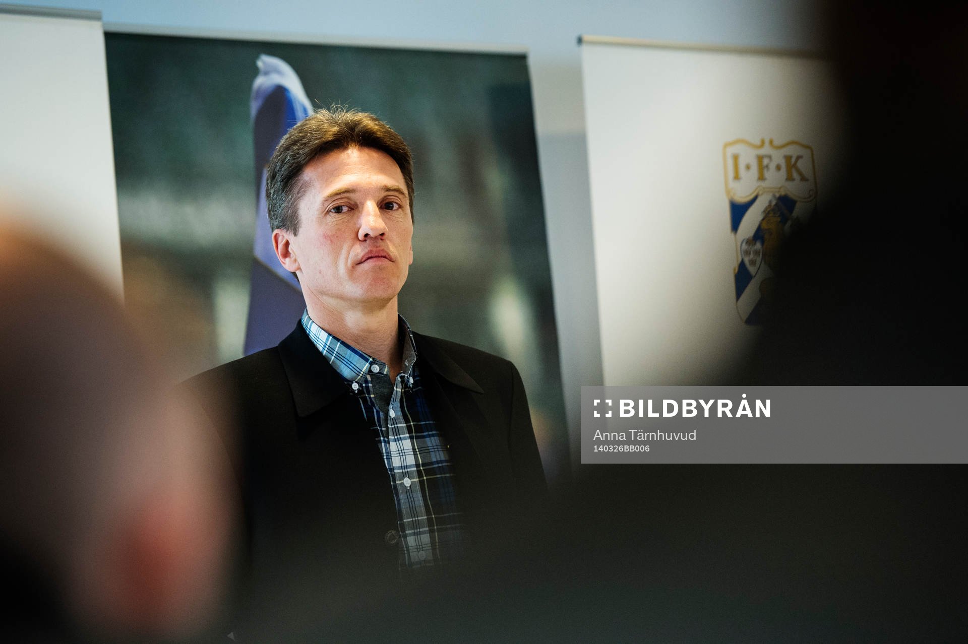Klubbdirektör Martin Kurzwelli presenterar Mats Gren som ny sportchef för IFK Göteborg under presskonferens på Kamratgården 26 mars 2014.