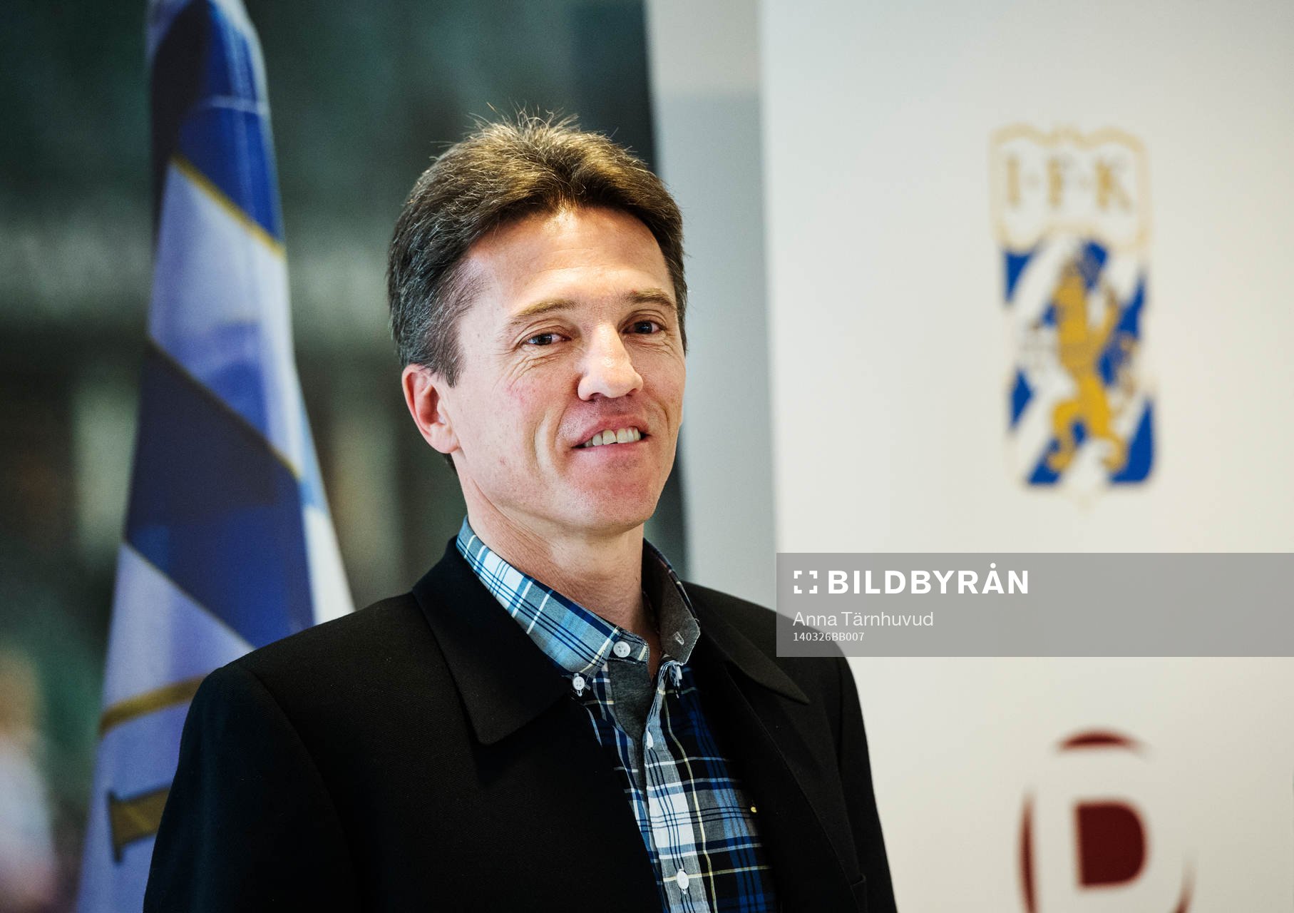 Klubbdirektör Martin Kurzwelli presenterar Mats Gren som