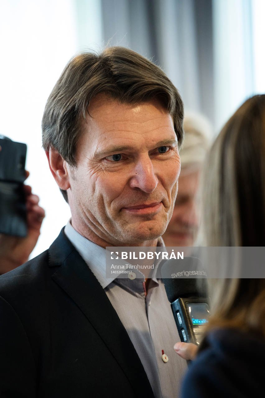 Klubbdirektör Martin Kurzwelli presenterar Mats Gren som
