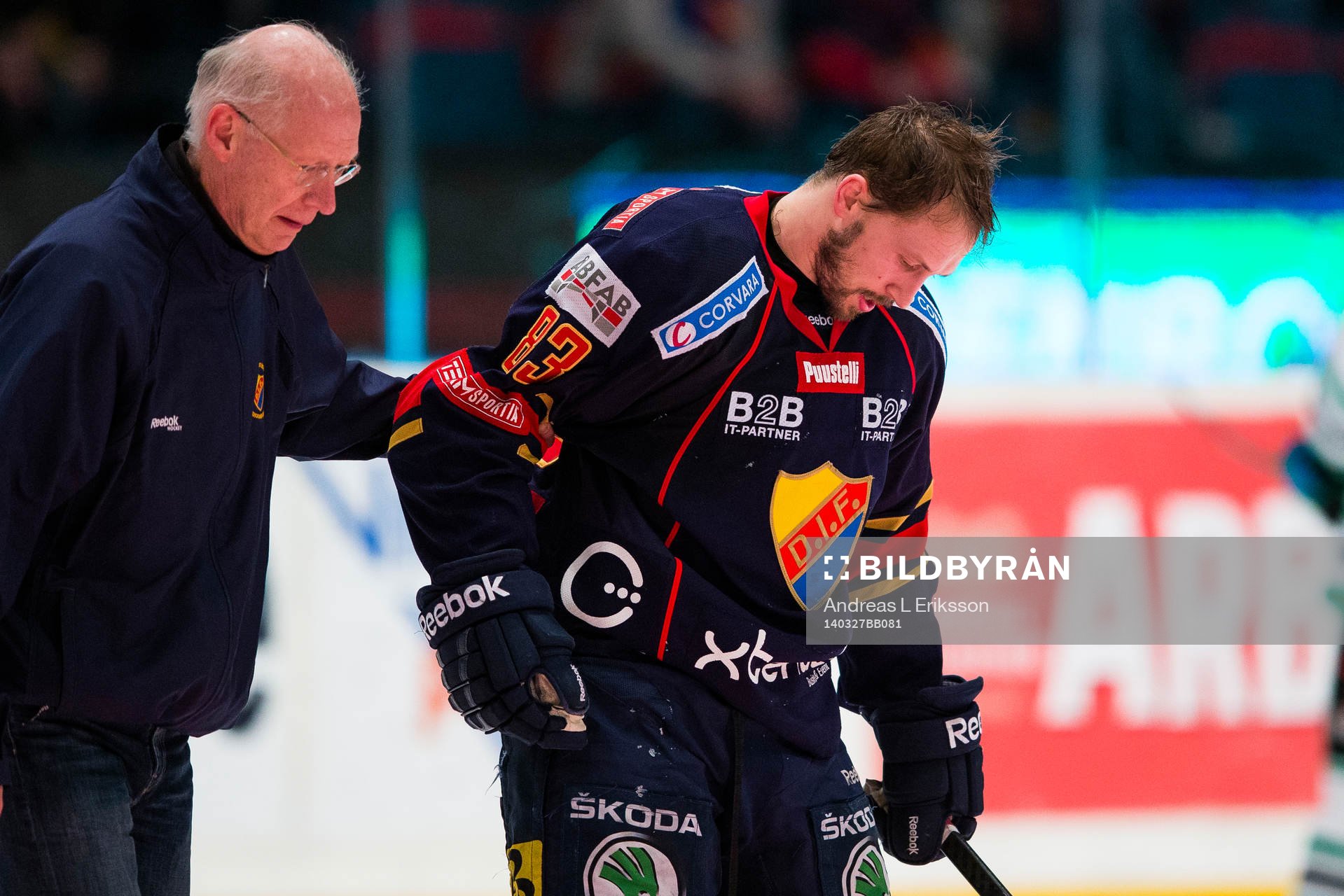 Djurgårdens Dustin Johner leds av isen
