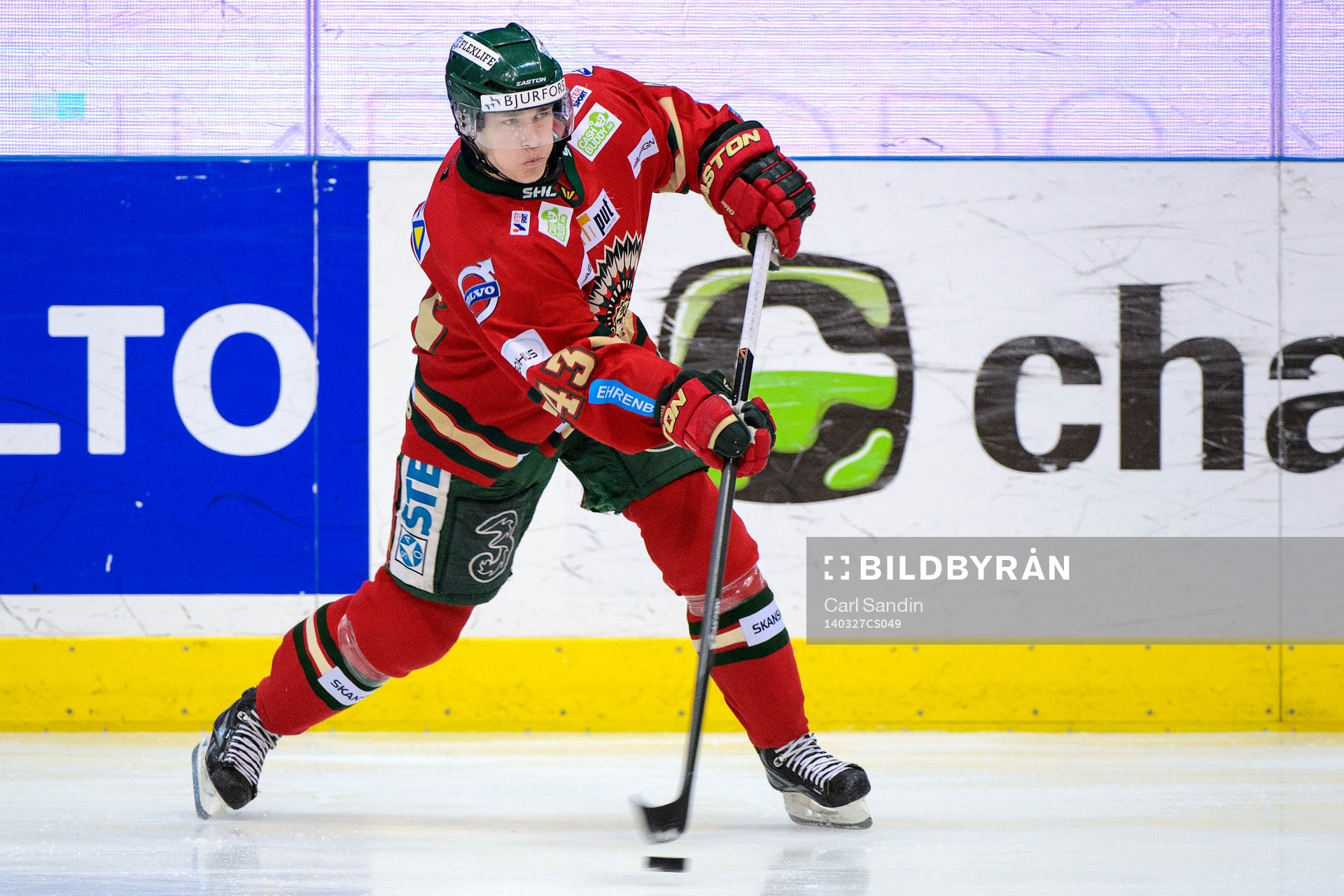Frölundas Tom Nilsson skjuter pucken