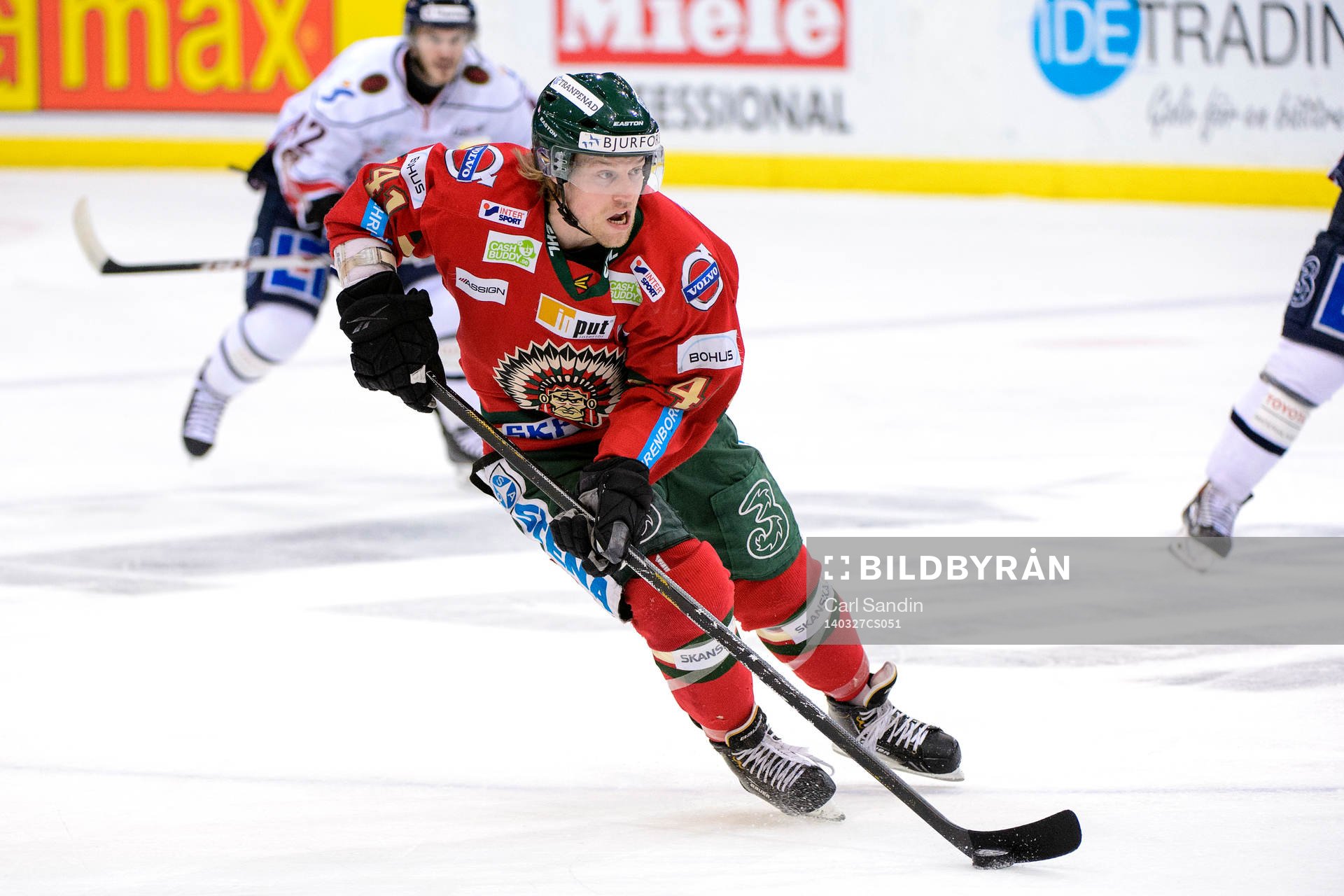 Frölundas Mathis Olimb med pucken