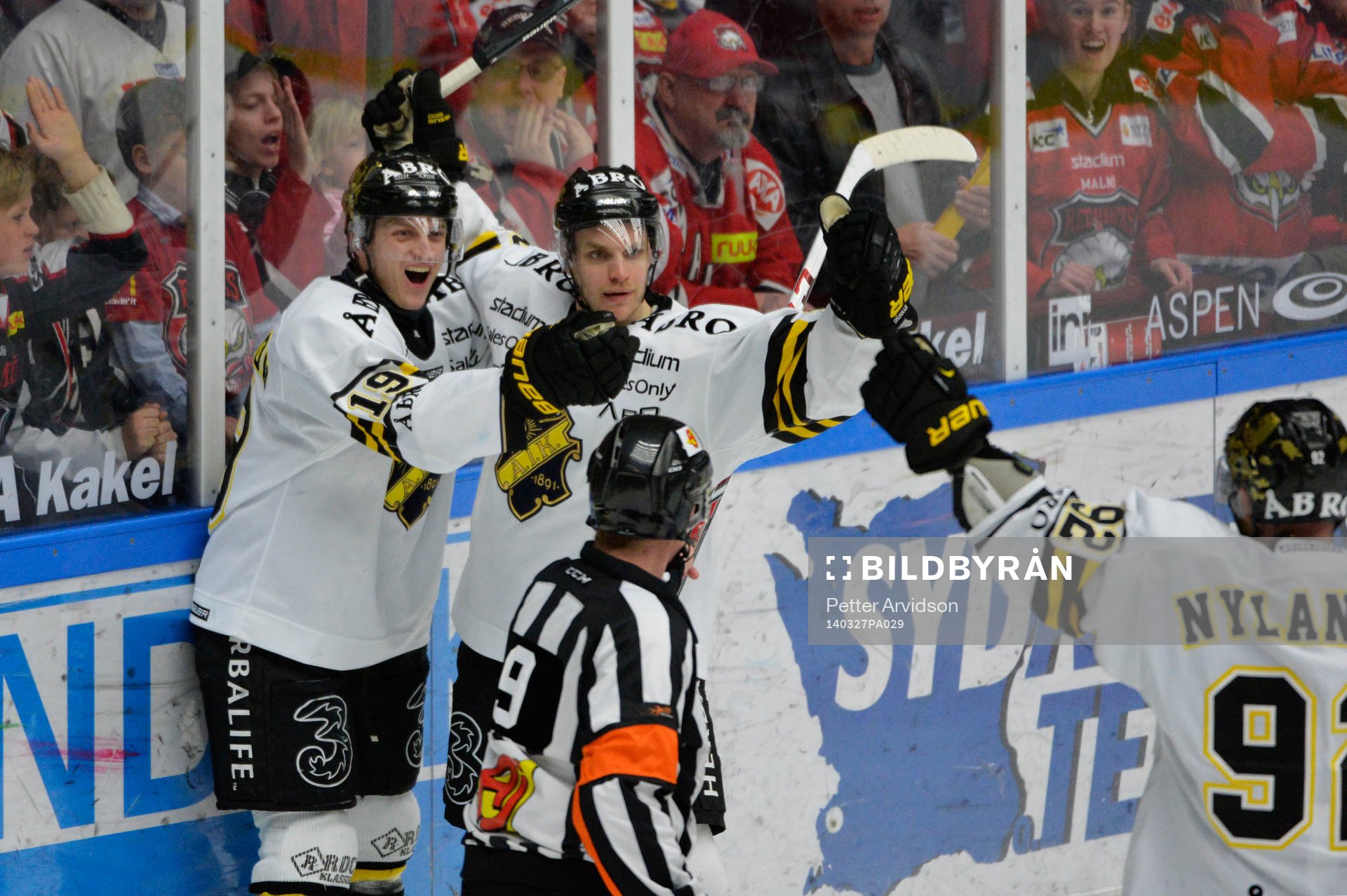 s Fredrik Hynning jublar