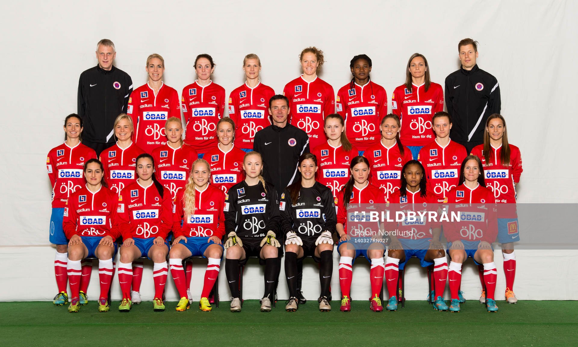 Spelare i damfotbollslaget Örebro poserar för en lagbild den 27 mars 2014 i Örebro. Övre raden från vänster: Göran Kring, målvaktstränare, Elin Magnusson, Marina Pettersson-Engström, Sanna Talonen, Sara Nordin, Sarah Michael, Lucie Martinkova, Johan Svensson, assisterande tränare, Mellersta raden från vänster: Marie-Eve Nault, Maria Synnerdahl, Julia Spetsmark, Annika Kukkonen, Rickard Nilsson, tränare, Adelisa Grabus, Linda Hallin, Lejla Basic, Irena Martinkova, Nedre raden från vänster: Sejde Abrahamsson, Michelle De Jongh, Ellen Karlsson, Lina Domberg, Stephanie Labbé, Jennie Wecksell, Ogonna Chukwudi, Susanna Lehtinen.
