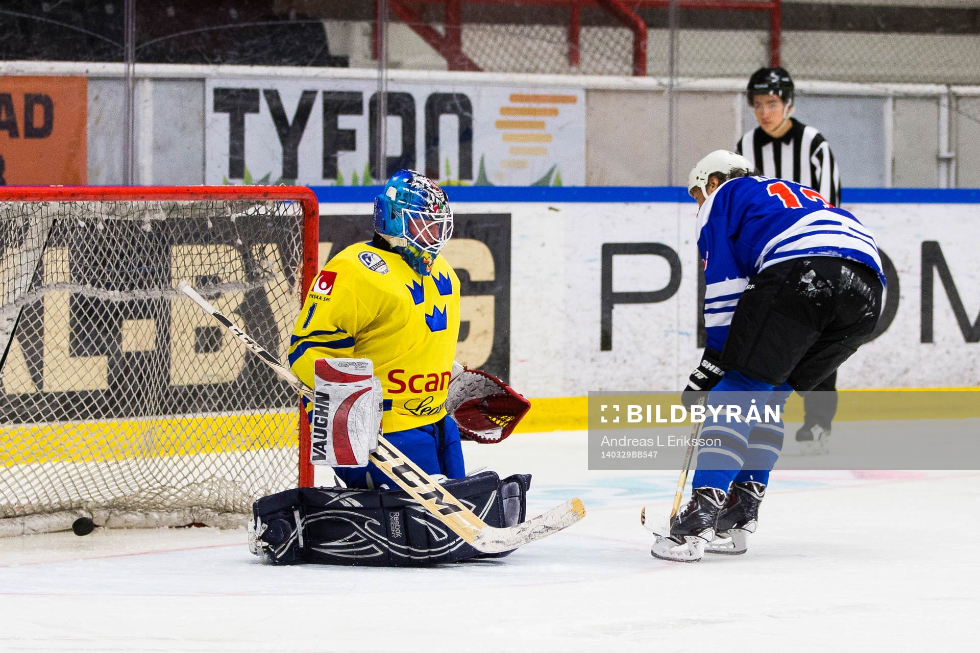 Tre Kronor Legends målvakt Magnus Eriksson släpper in