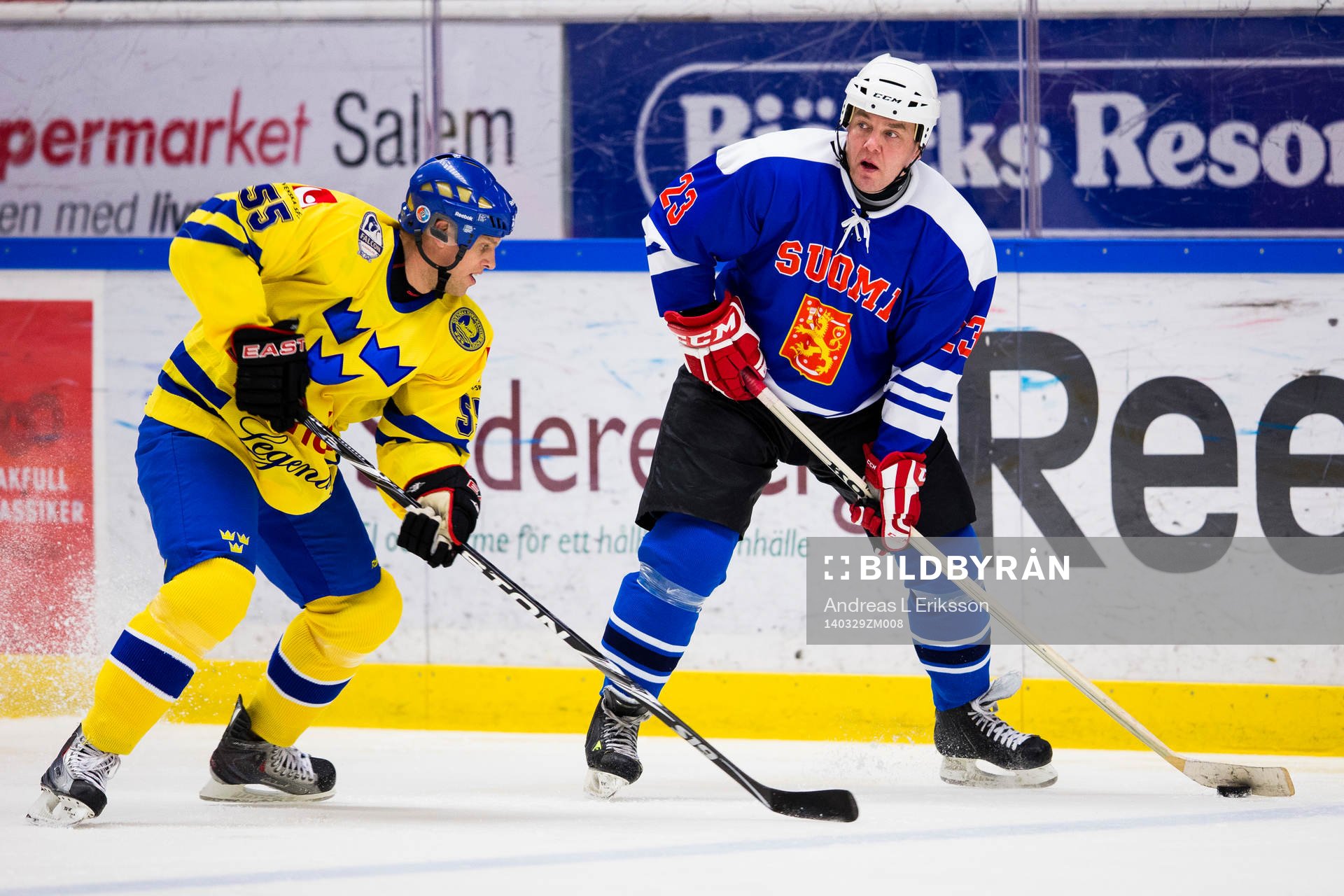 Tre Kronor Legends Kim Johnsson och Lion Legends Petri Varis