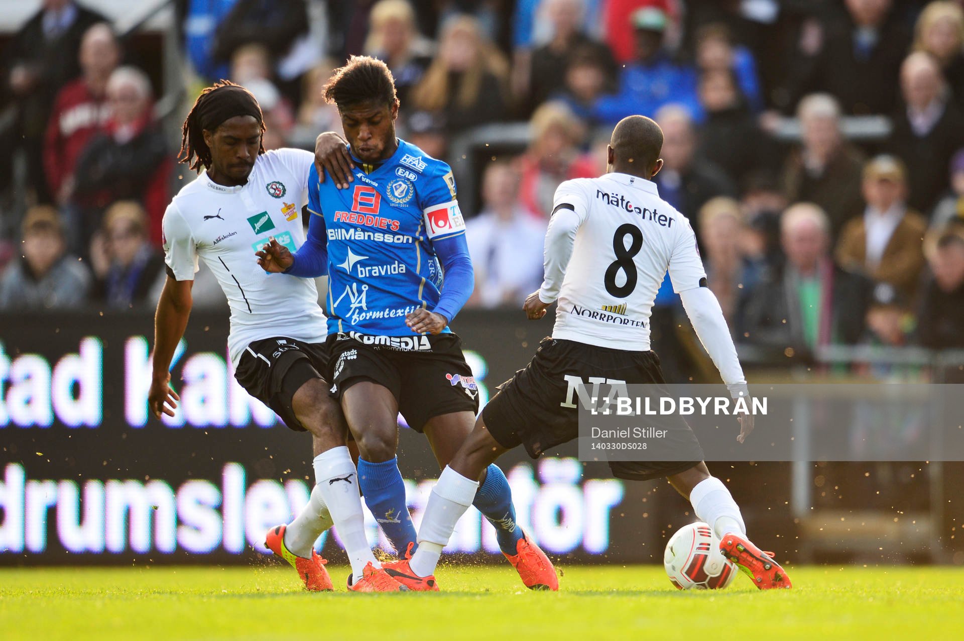 Örebros Ayanda Nkili och Halmstads Joseph Baffo