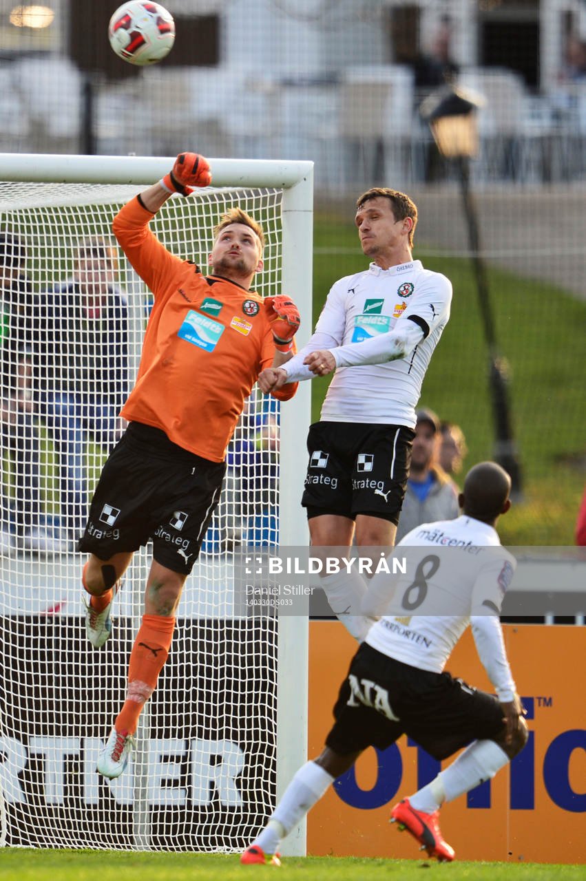 Halmstads målvakt Stojan Lukic och Örebros Magnus