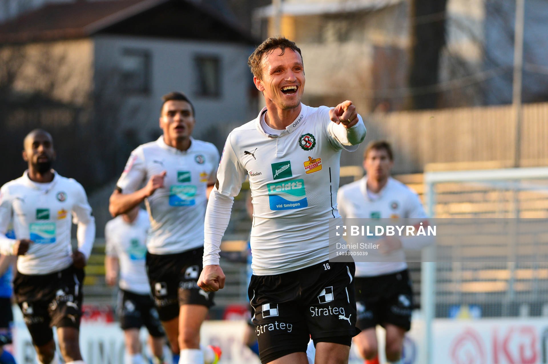Örebros Shpetim Hasani jublar
