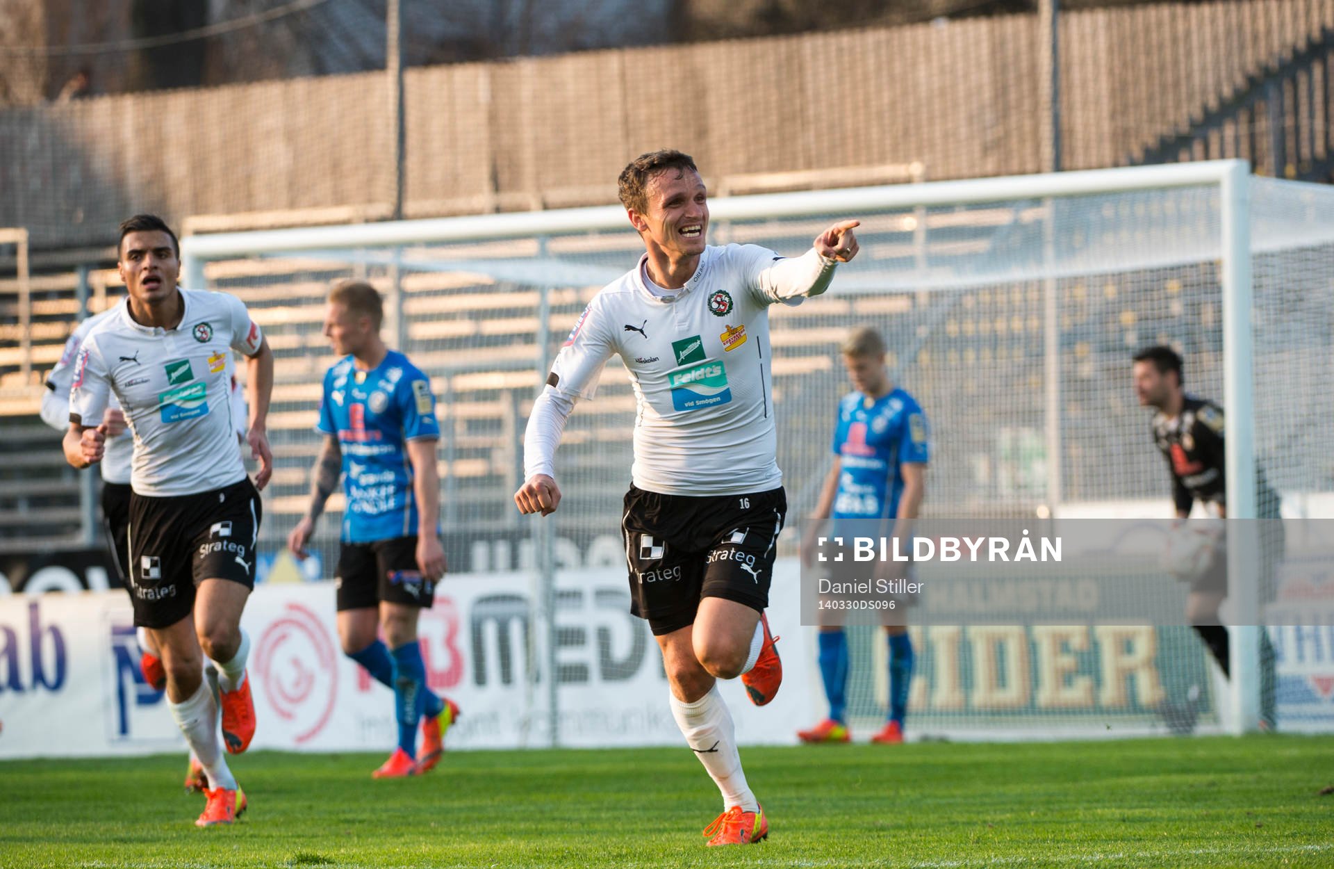 Örebros Shpetim Hasani jublar