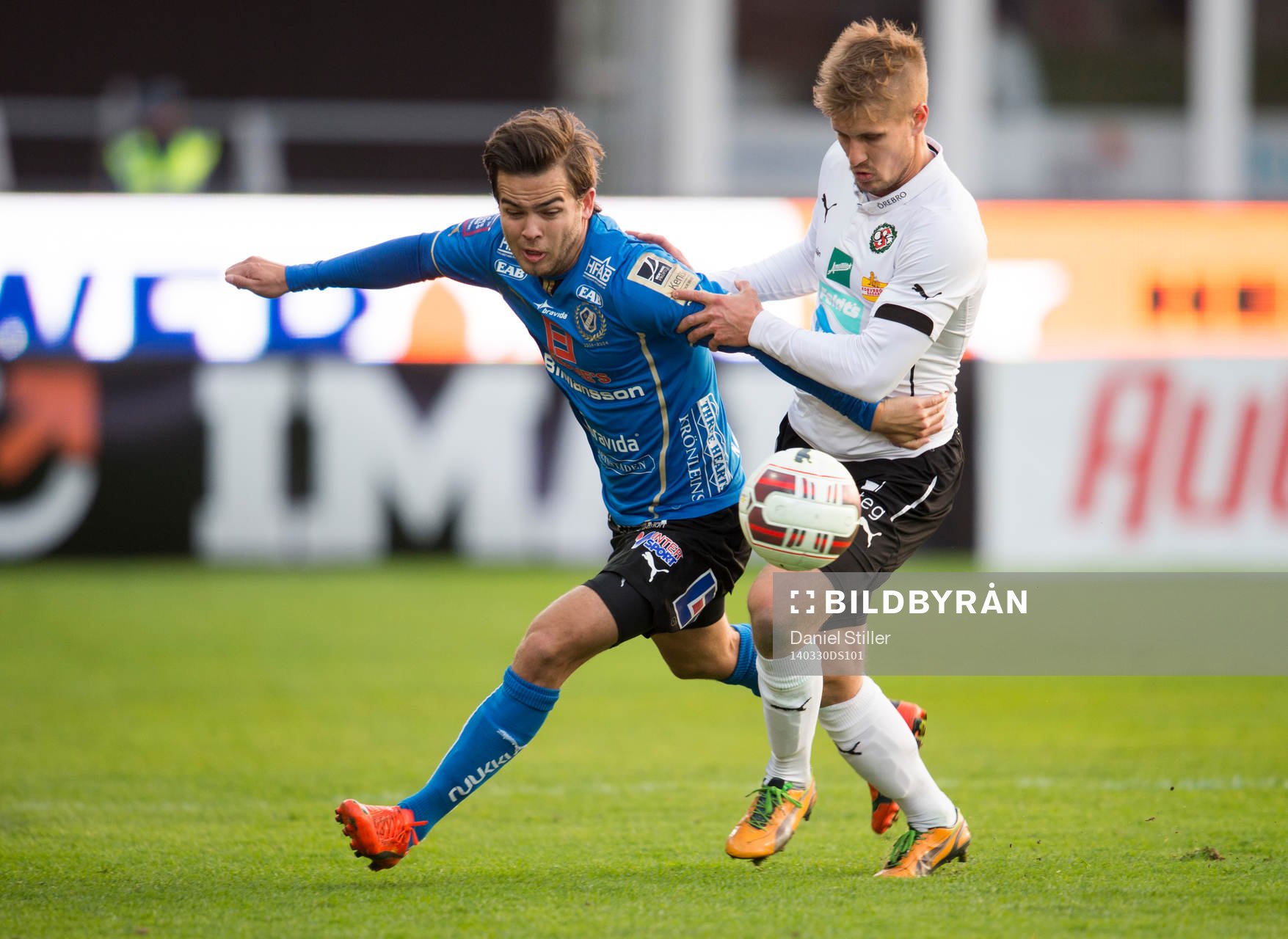 Halmstads Kristinn Steindorsson  i kamps med Daniel