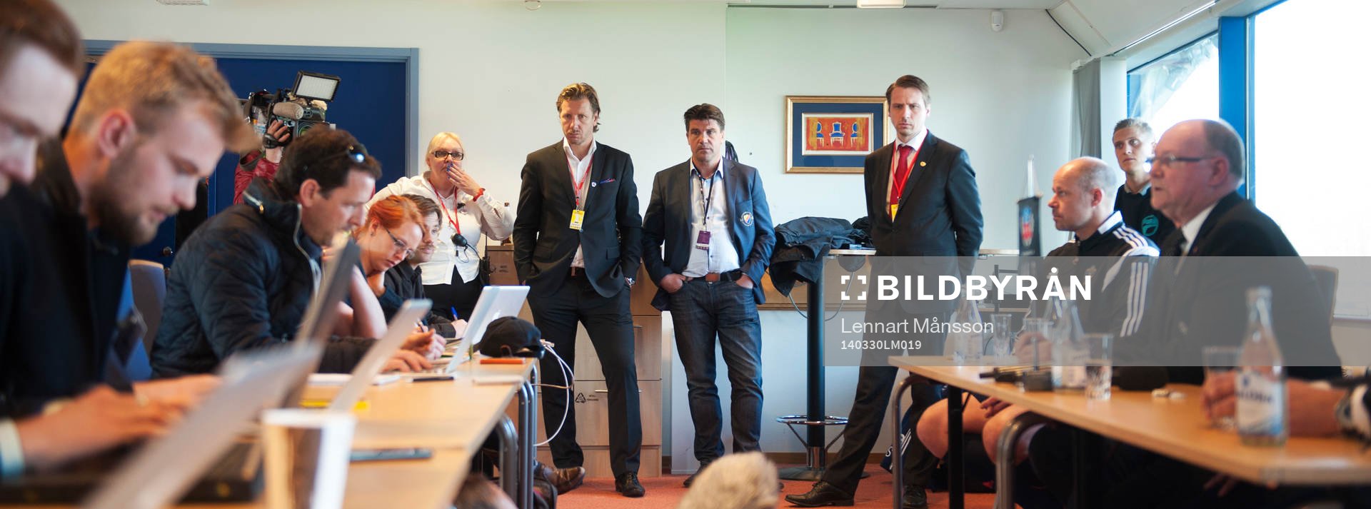 Helsingborgs Jesper Jansson, Djurgårdens Jesper Jansson, Helsingborgs Frederik Ericsson, domaren Martin Hansson och matchdelegaten Pelle Höög under presskonferensen med anledning av dödsmisshandeln i matchen i allsvenskan i fotboll mellan Helsingborg och Djurgården i Helsingborg 30 mars 2014.