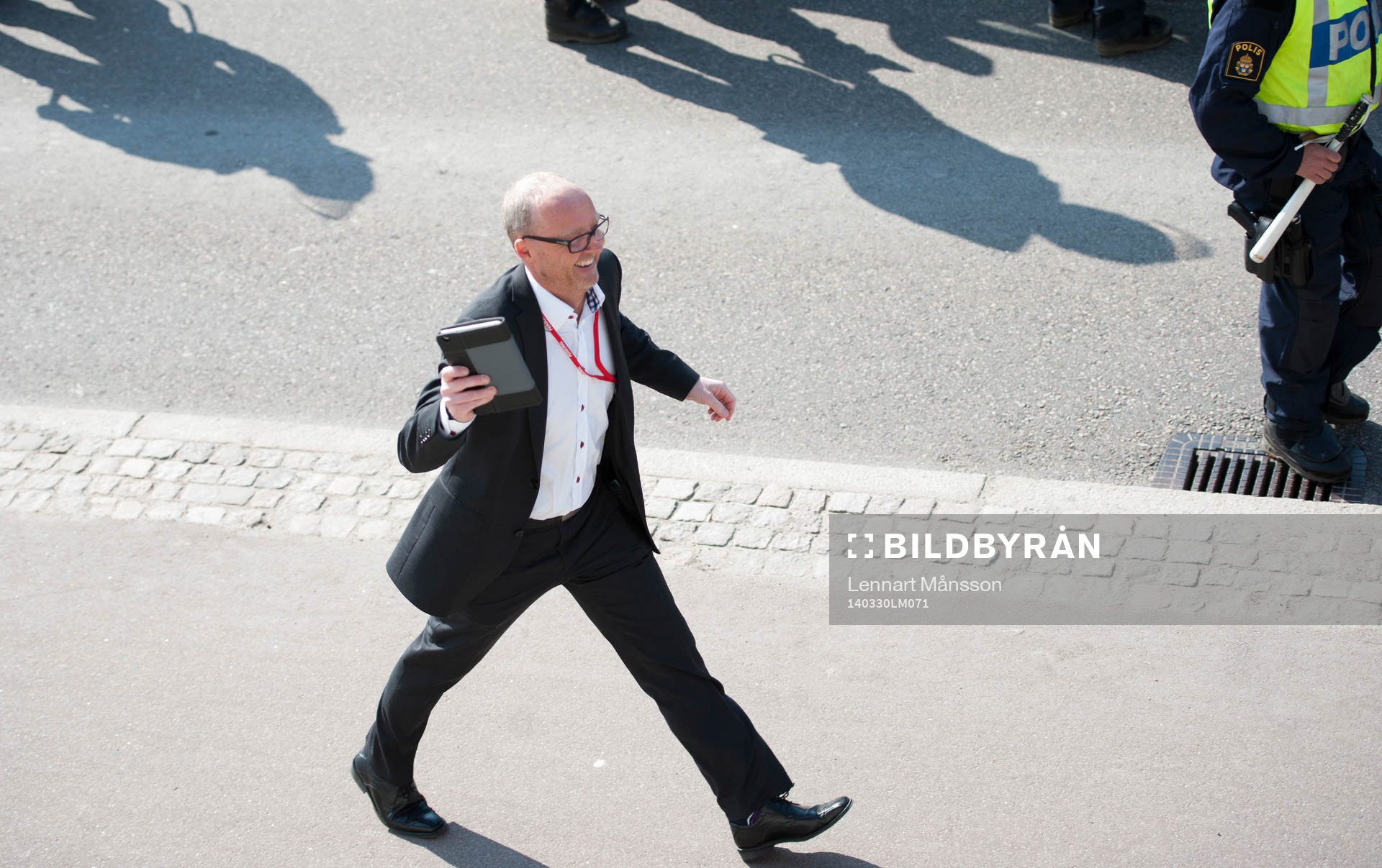 Helsingborgs marknadschef Rickard Nilsson med långa kliv