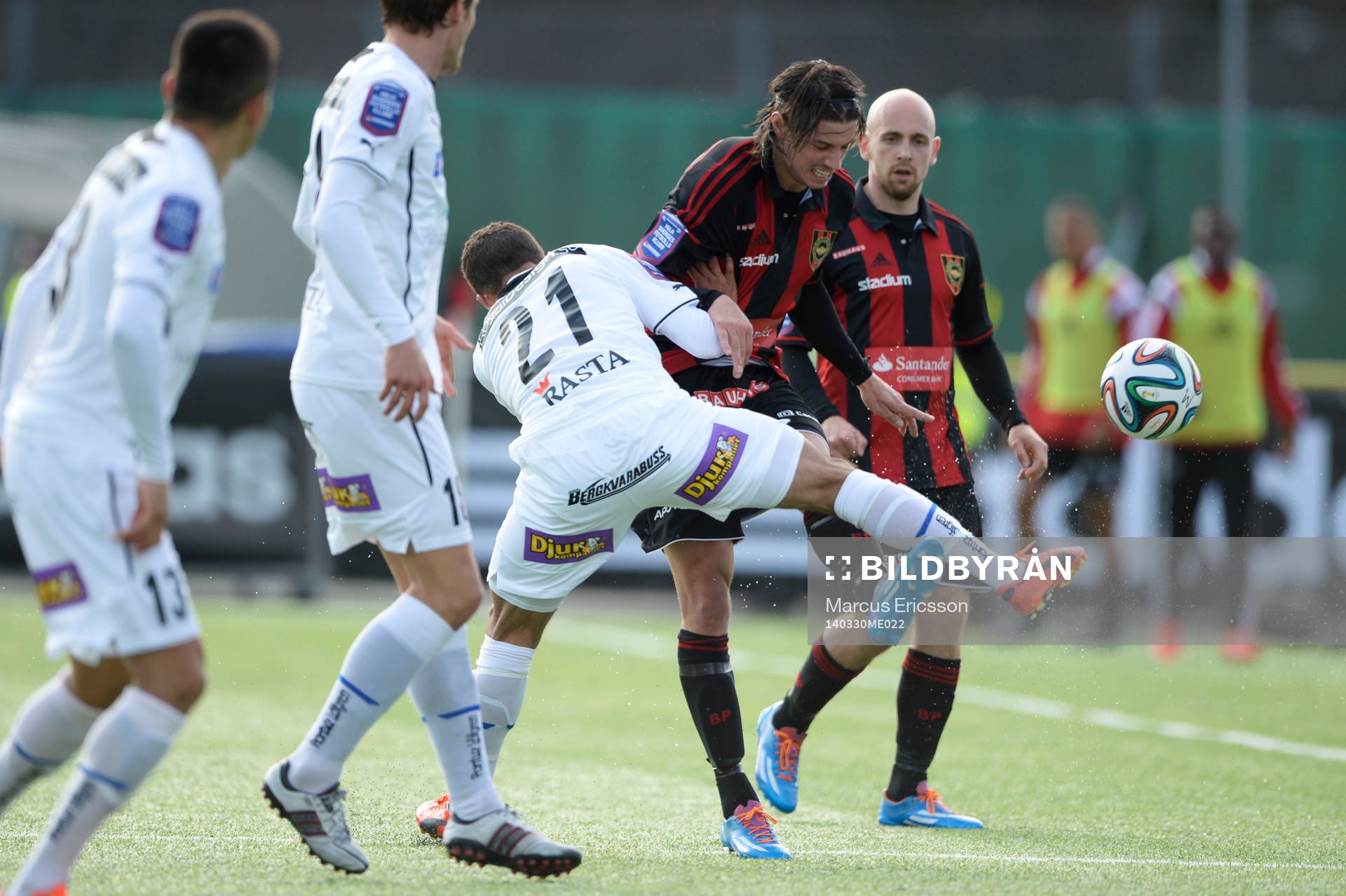Brommapojkarnas Gabriel Petrovic och Kalmars Ismael Silva