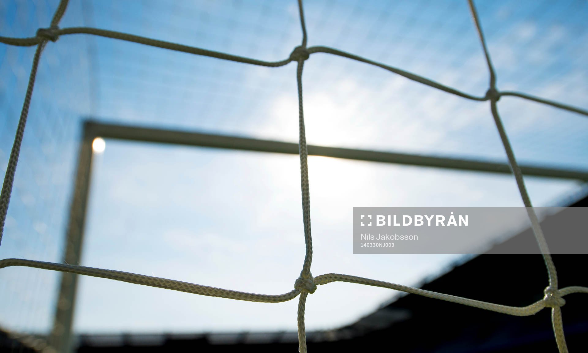 Nät i ett fotbollsmål innan