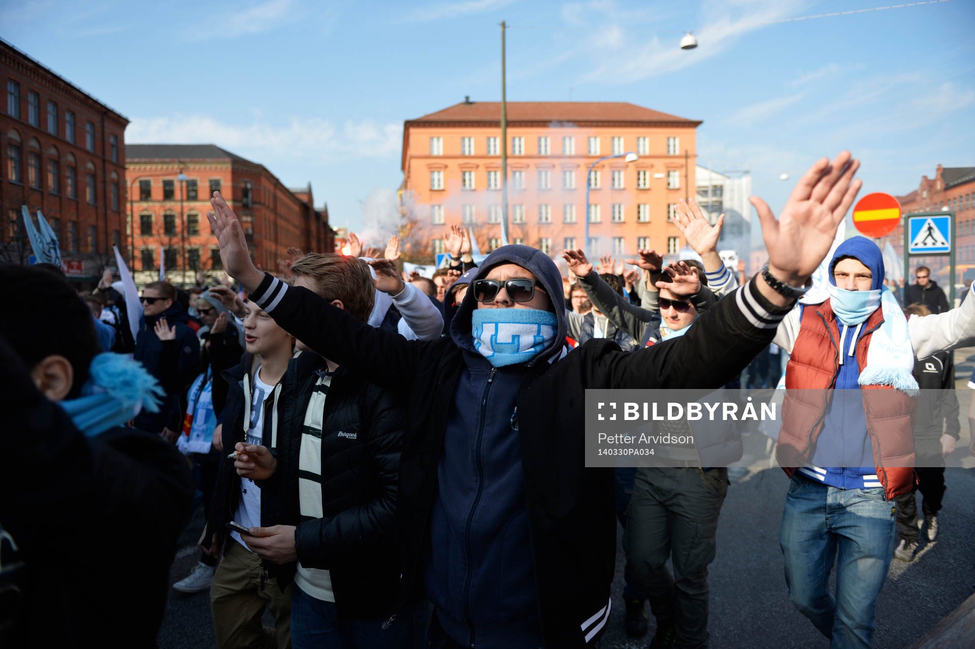 Malmö fans marscherar mot Swedbank Stadion