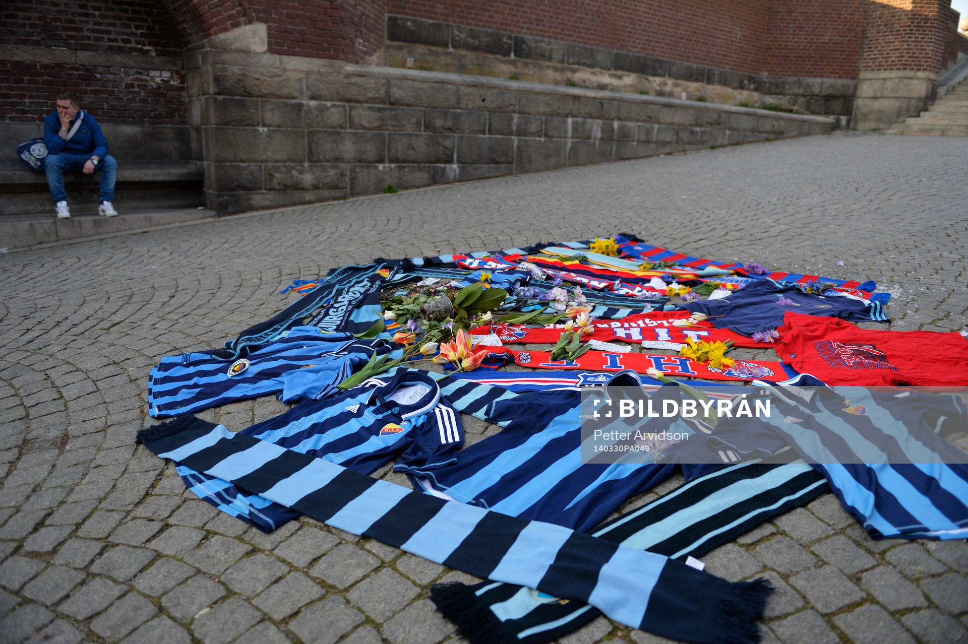Djurgårdens och Helsingborgs supportrar har lagt tröjor