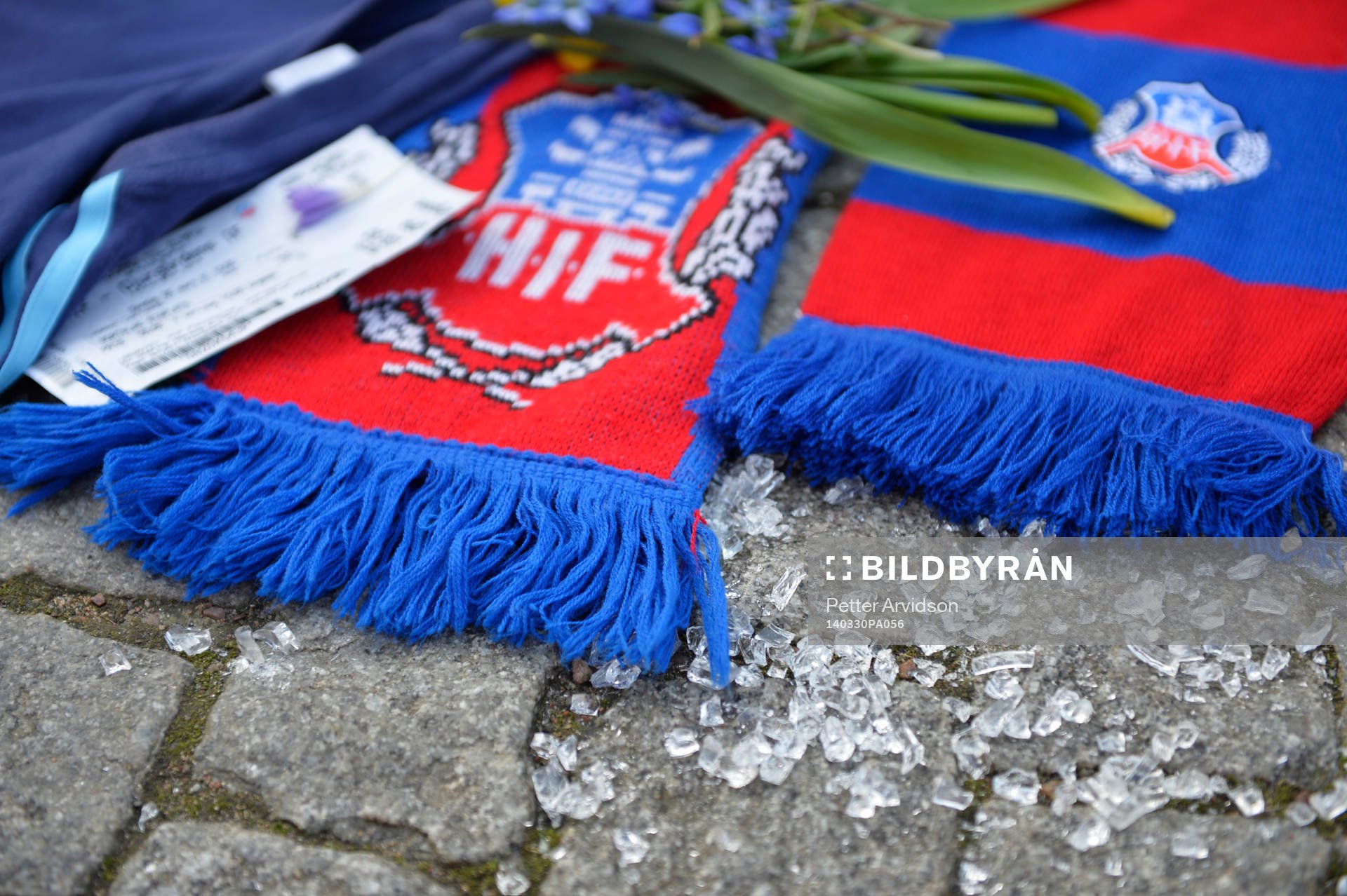 Djurgårdens och Helsingborgs supportrar har lagt tröjor