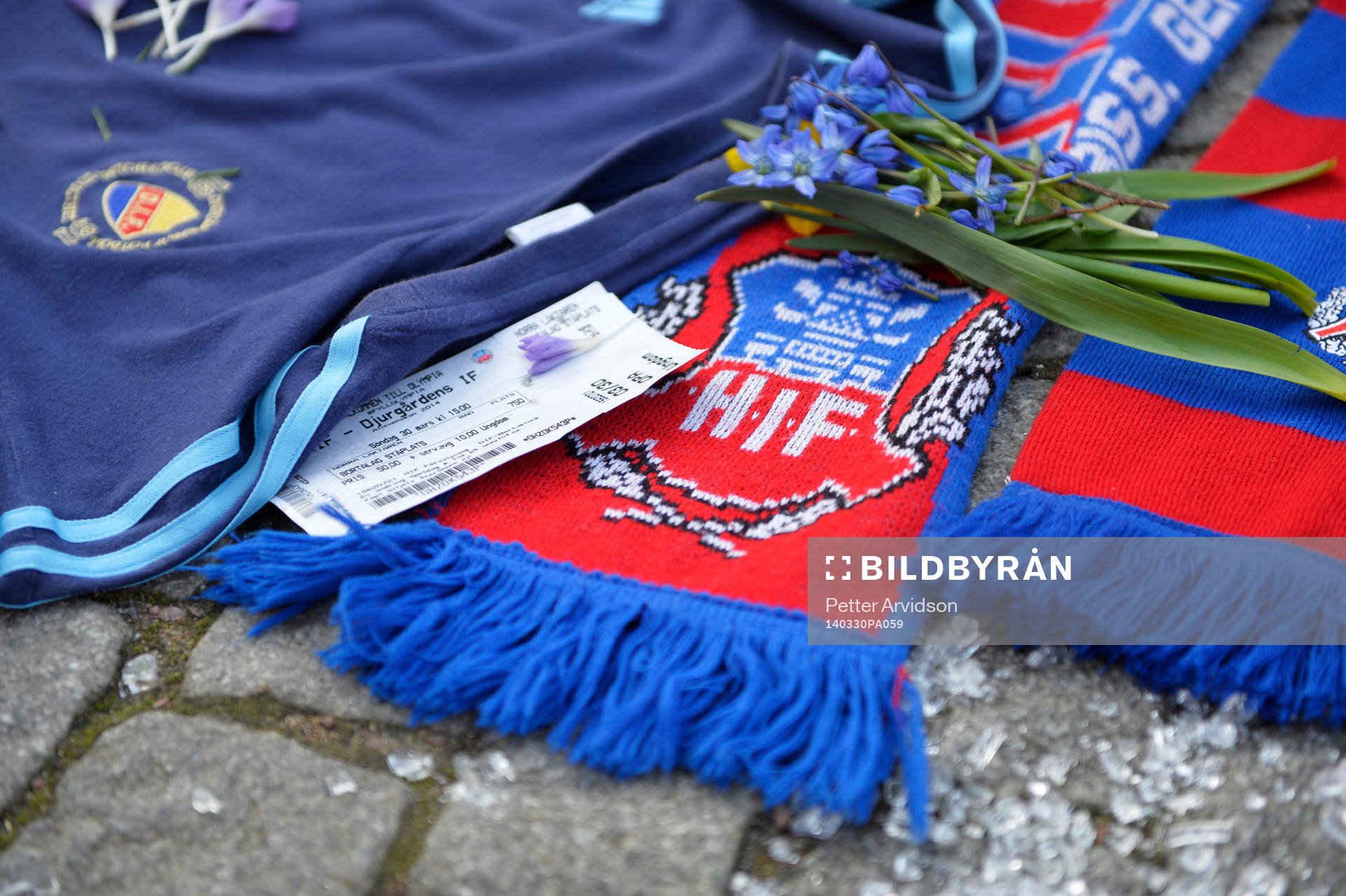 Djurgårdens och Helsingborgs supportrar har lagt tröjor