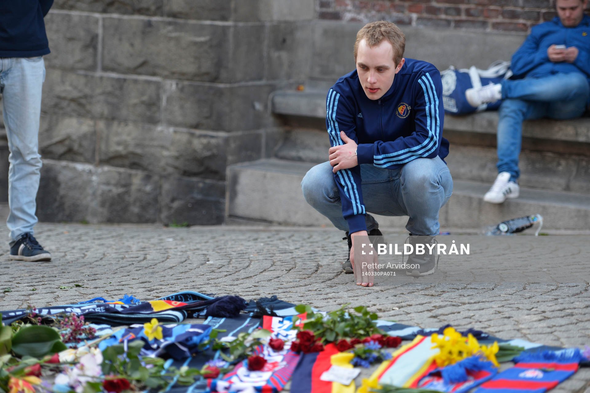 Djurgårdens och Helsingborgs supportrar har lagt tröjor