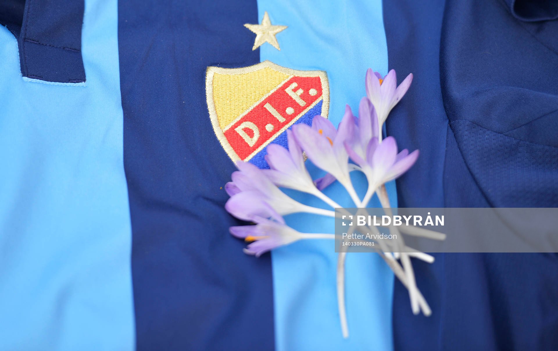 Djurgårdens och Helsingborgs supportrar har lagt tröjor