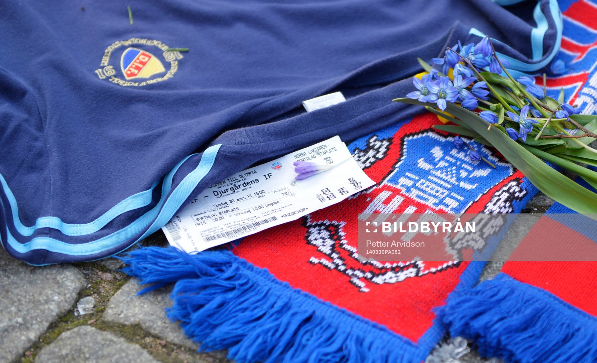 Djurgårdens och Helsingborgs supportrar har lagt tröjor