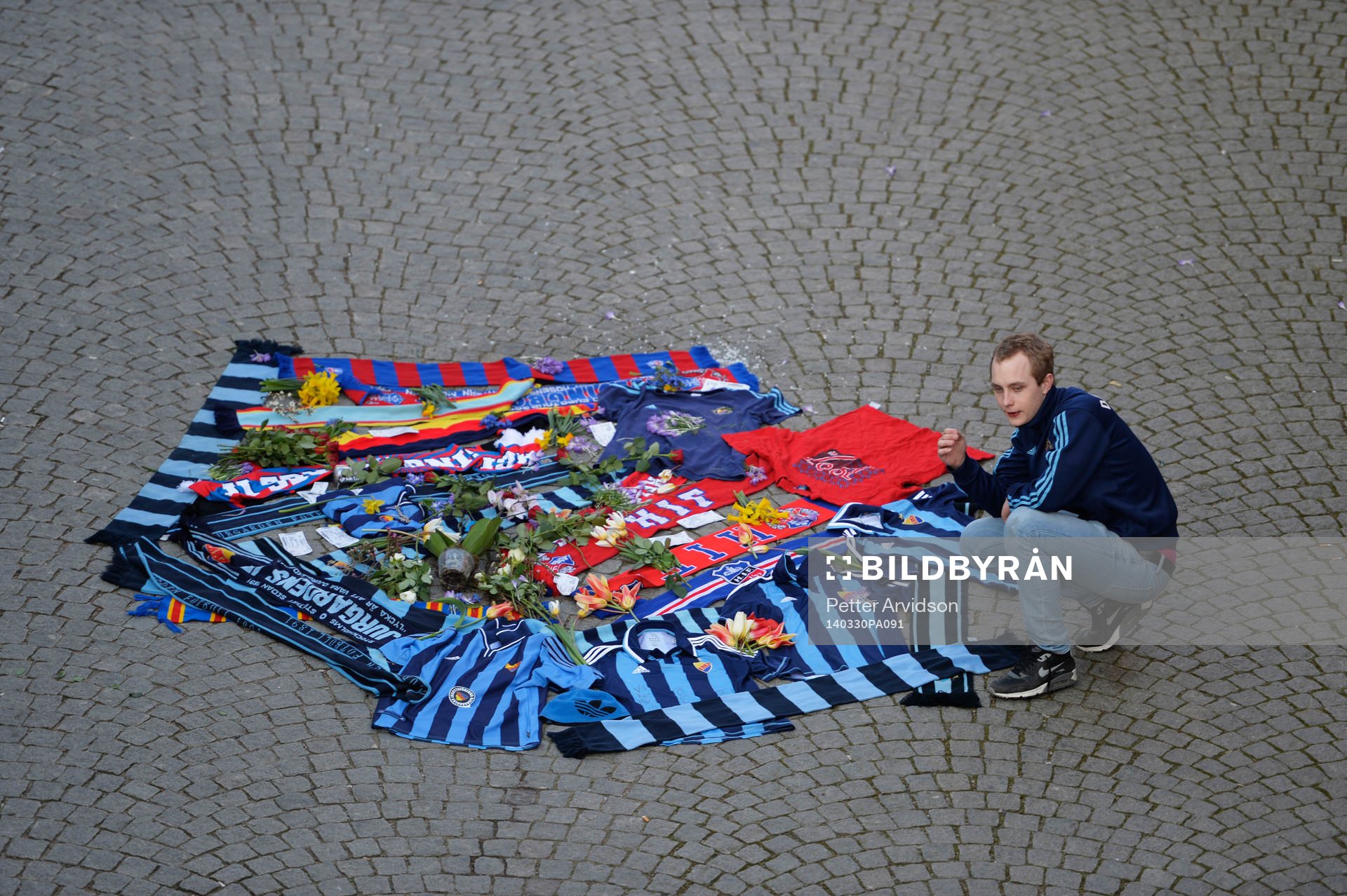 Djurgårdens och Helsingborgs supportrar har lagt tröjor
