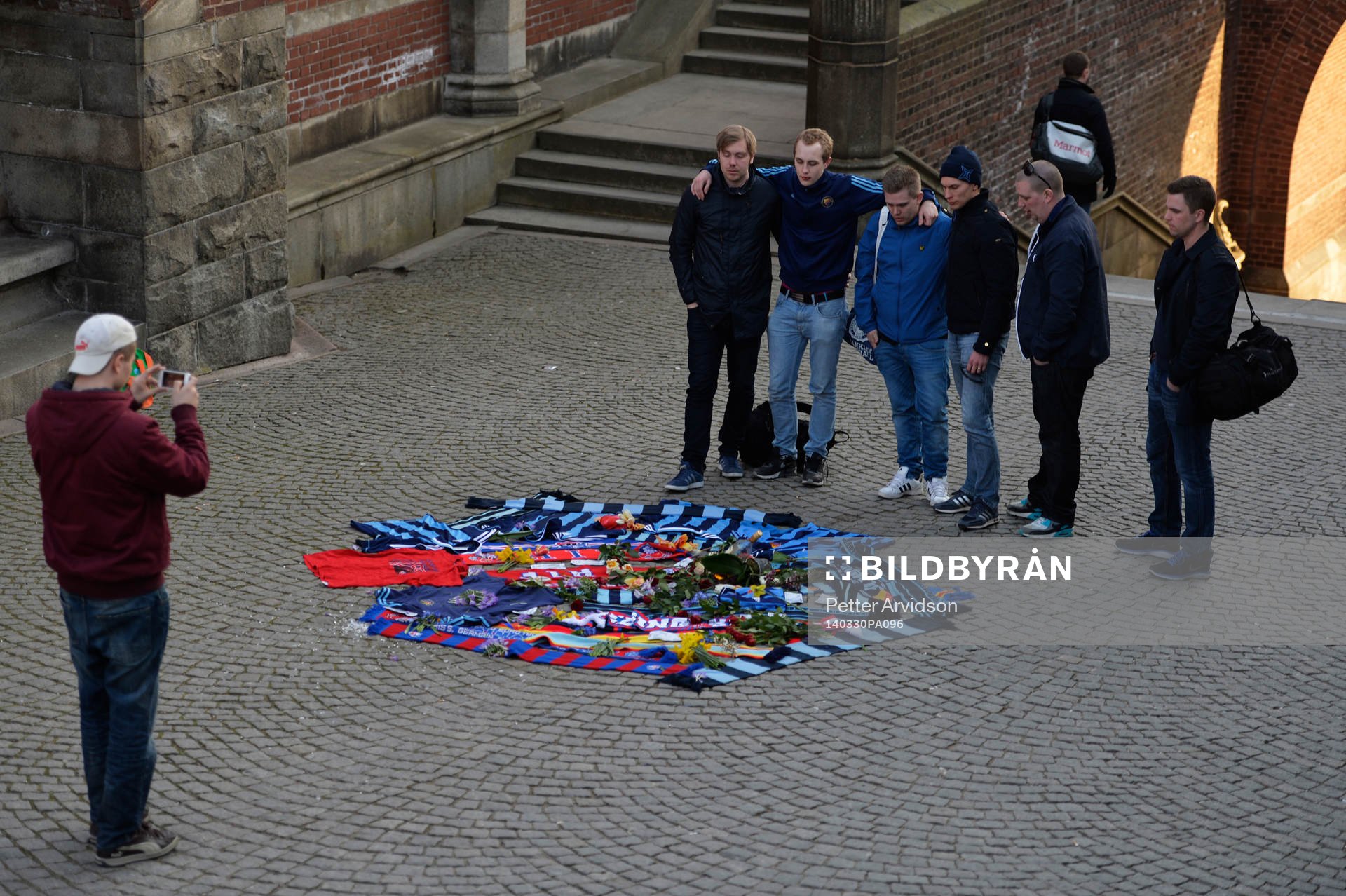 Djurgårdens och Helsingborgs supportrar har lagt tröjor
