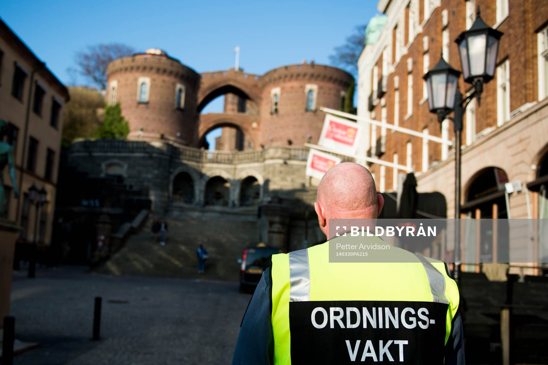 En ordningsvakt framför Kärnan i Helsingborg där mordet