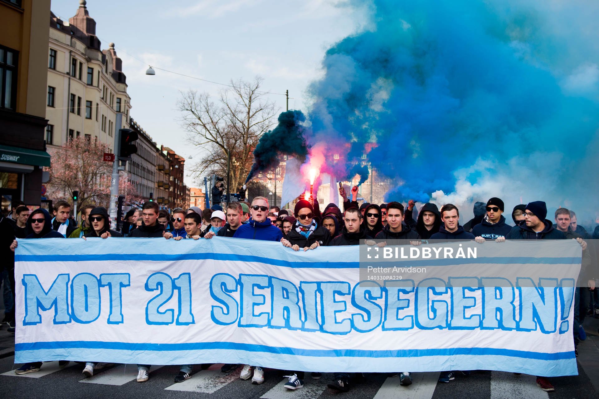 Malmösupportrar marscherar mot Swedbank Stadion