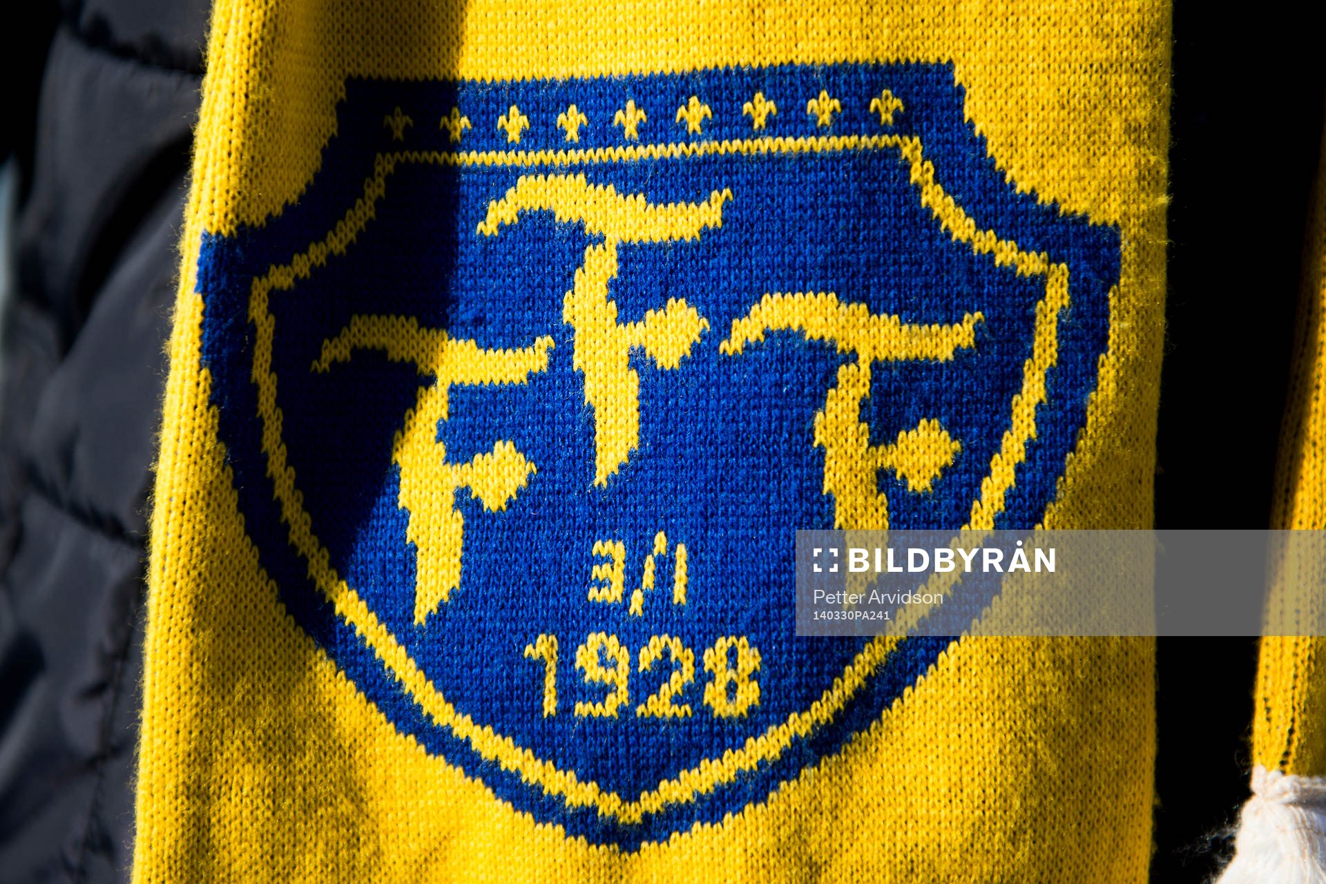 Falkenberg halsduk inför den allsvenska fotbollsmatchen mellan Helsingborg och Djurgården den 30 mars 2014 i Helsingborg.