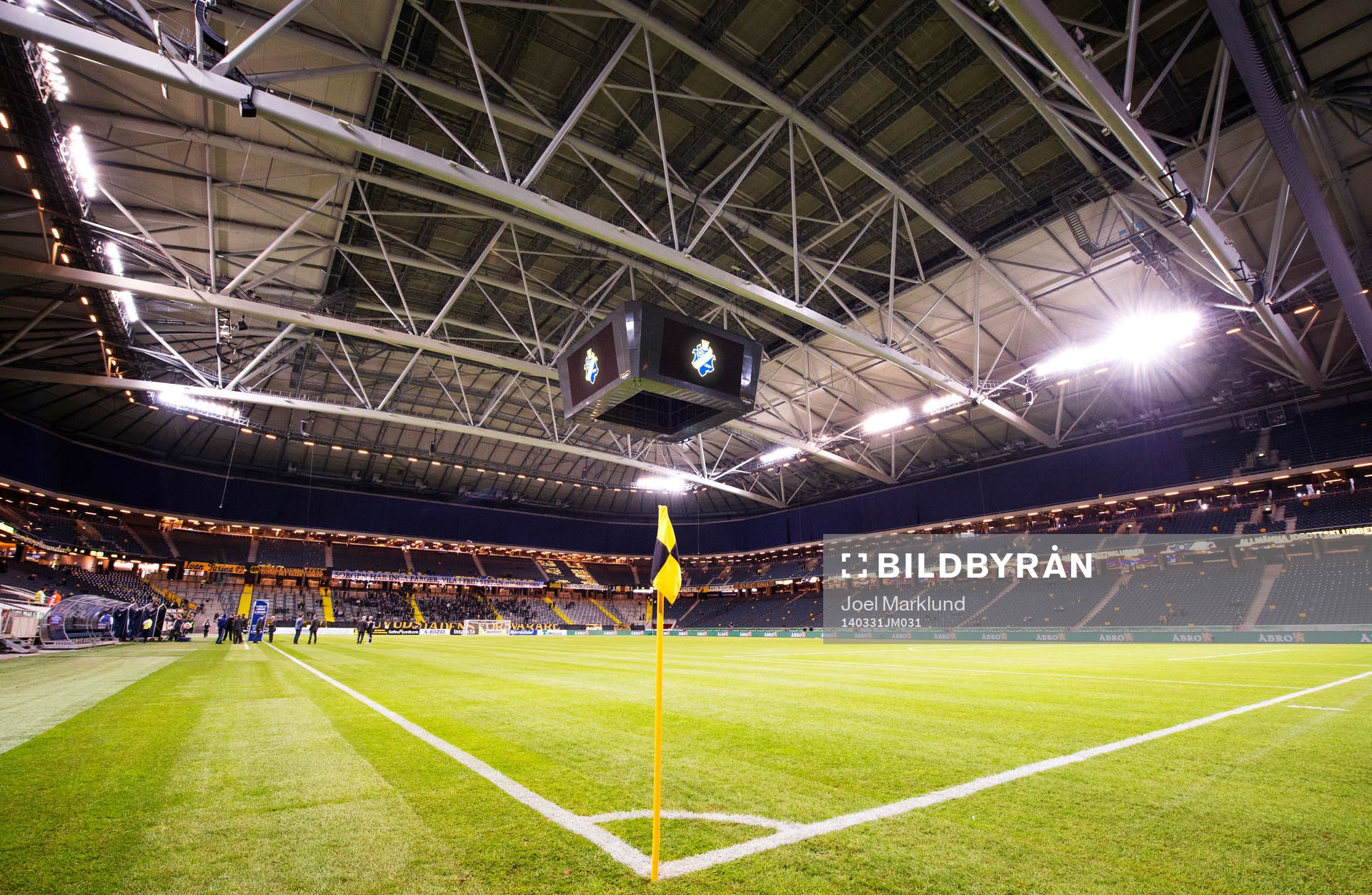 Friends Arena med stängt tak