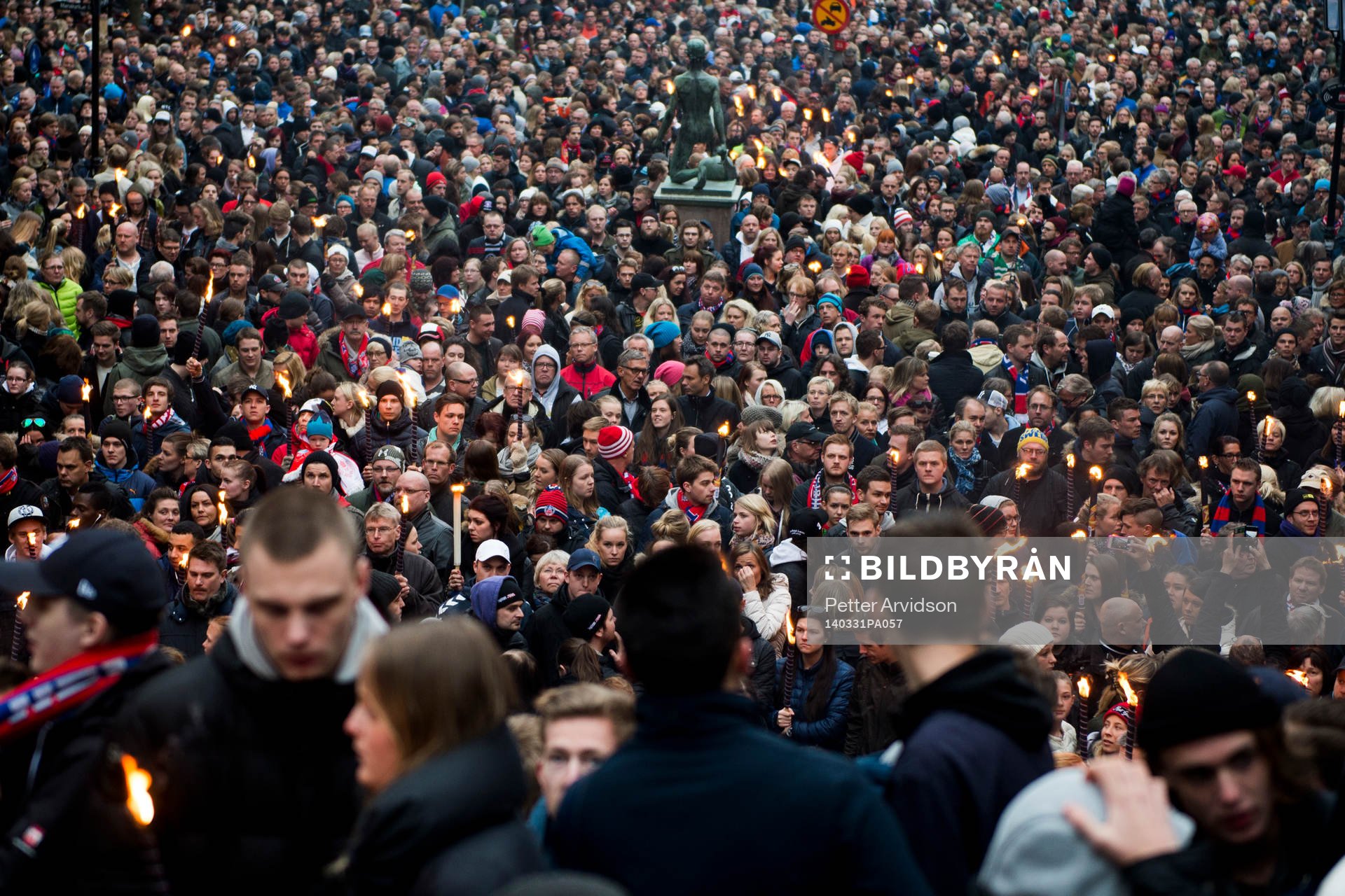 Tusentals har samlats för att delta i en manifestation på