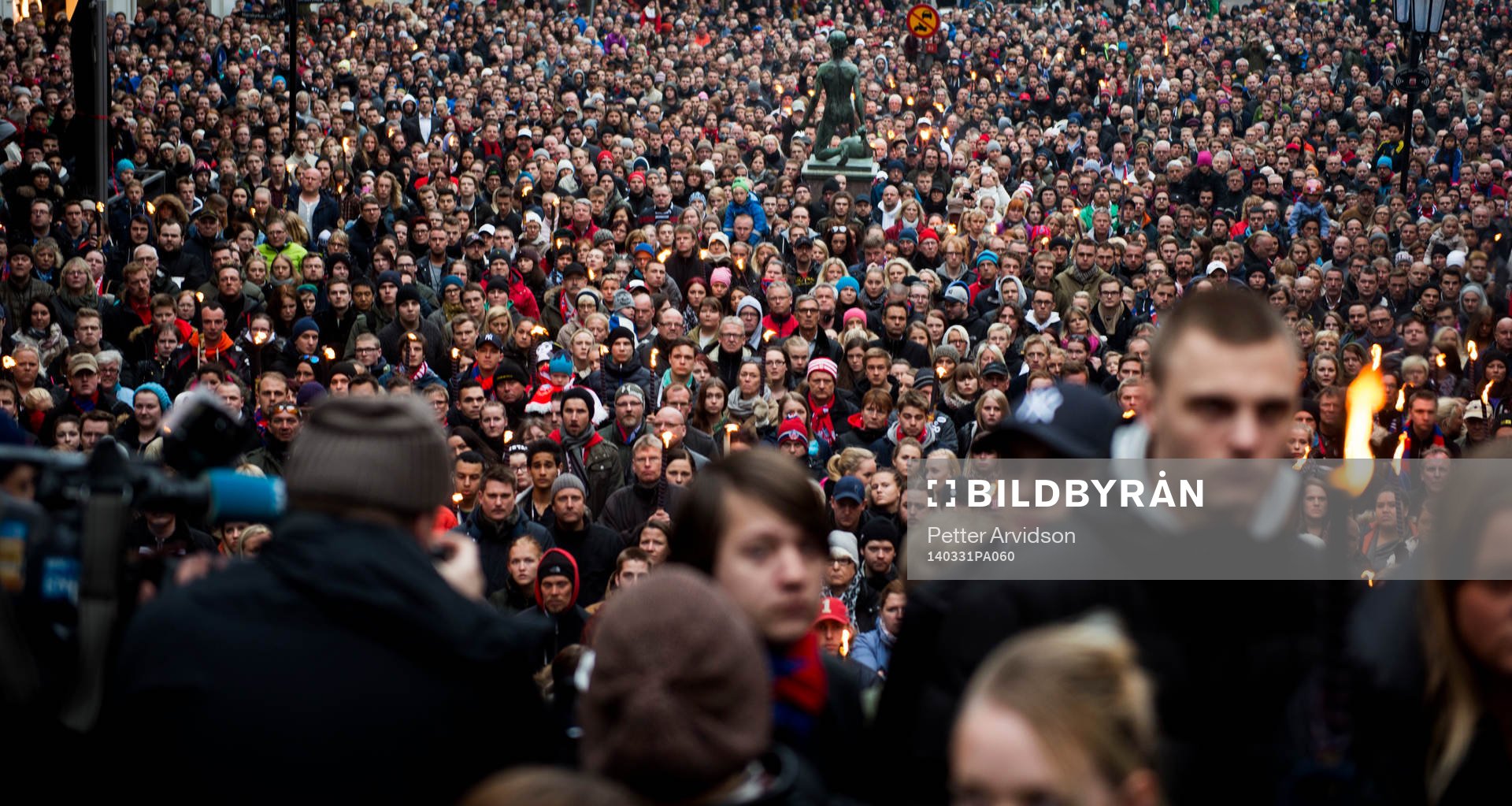 Tusentals har samlats för att delta i en manifestation på