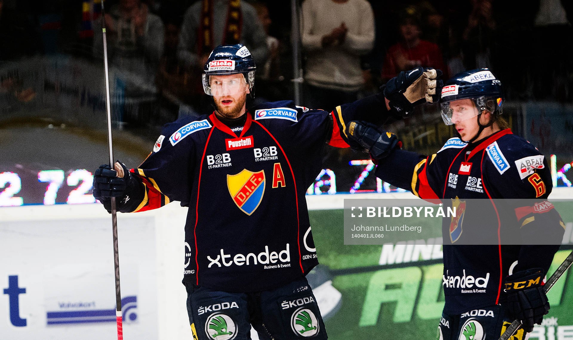 Djurgårdens  Michael Holmqvist och Marcus Sörensen  jublar
