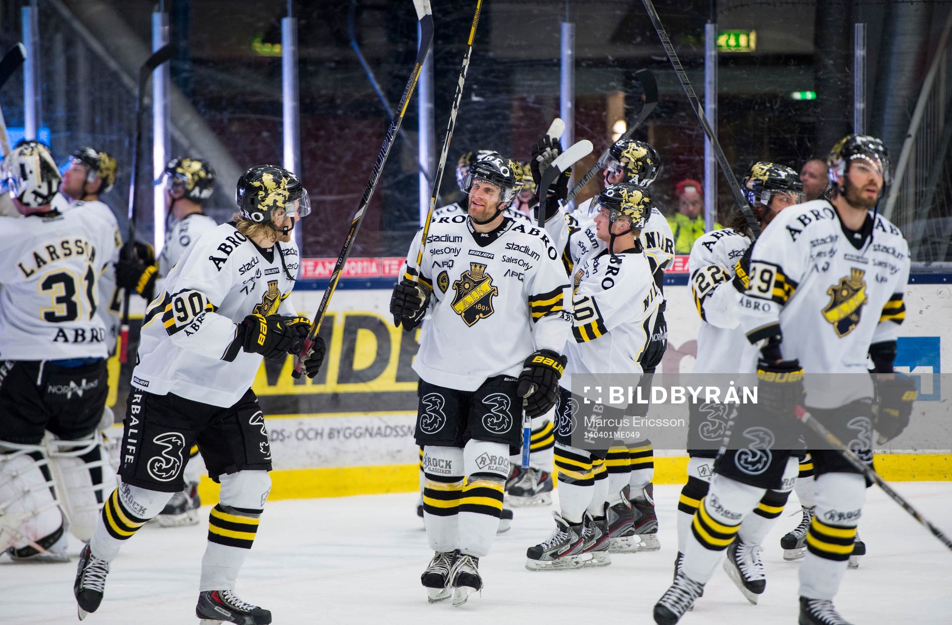 AIK tackar sina supportrar på plats