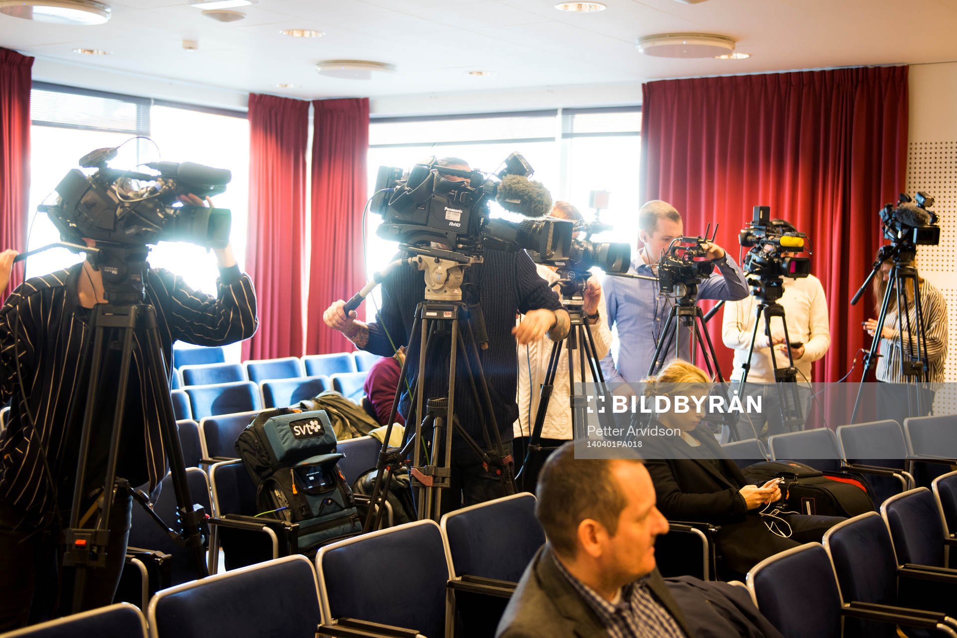 Stort medialt intresse när polisen håller presskonferens