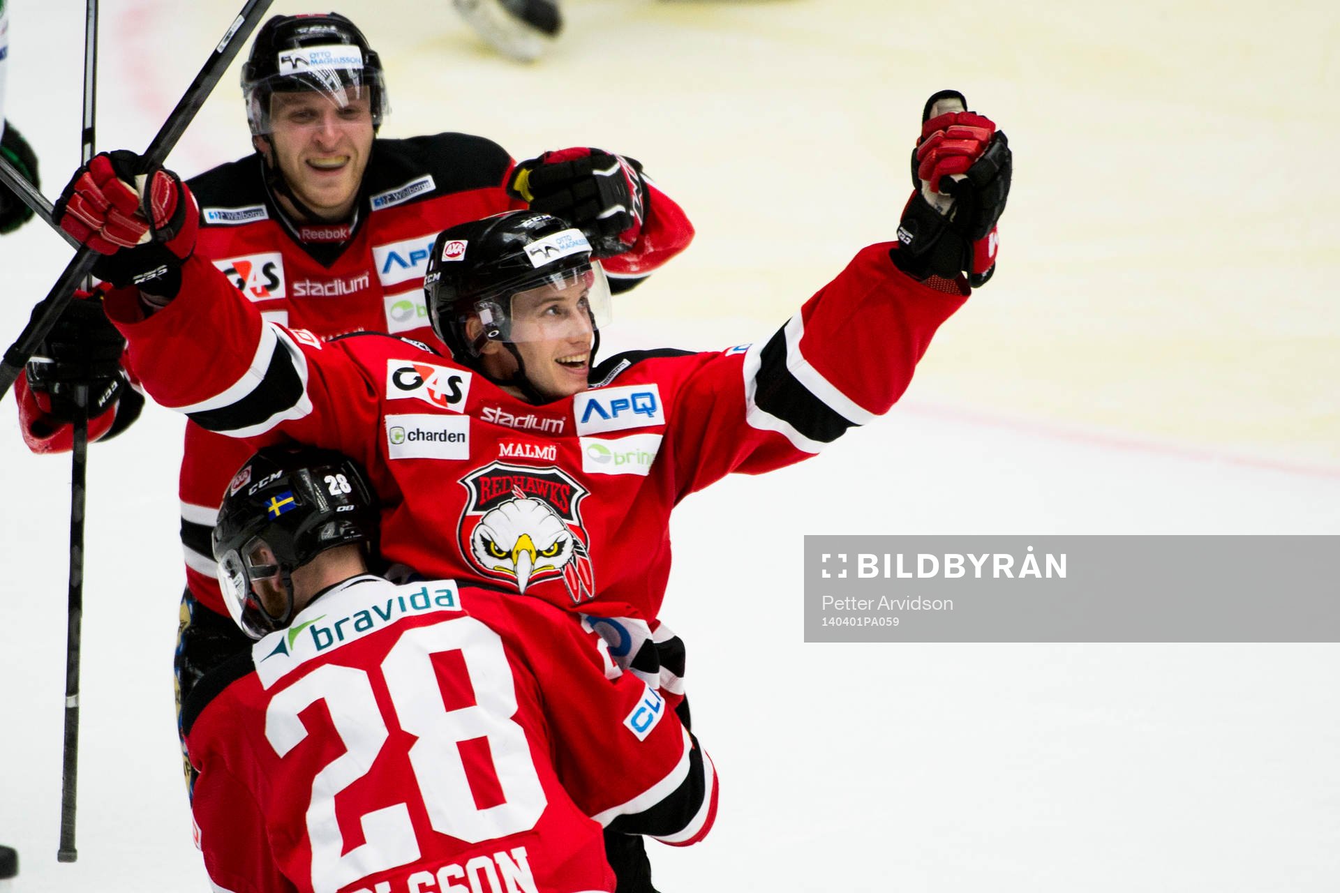 Malmö Redhawks Robin Alvarez firas av David Liffiton och